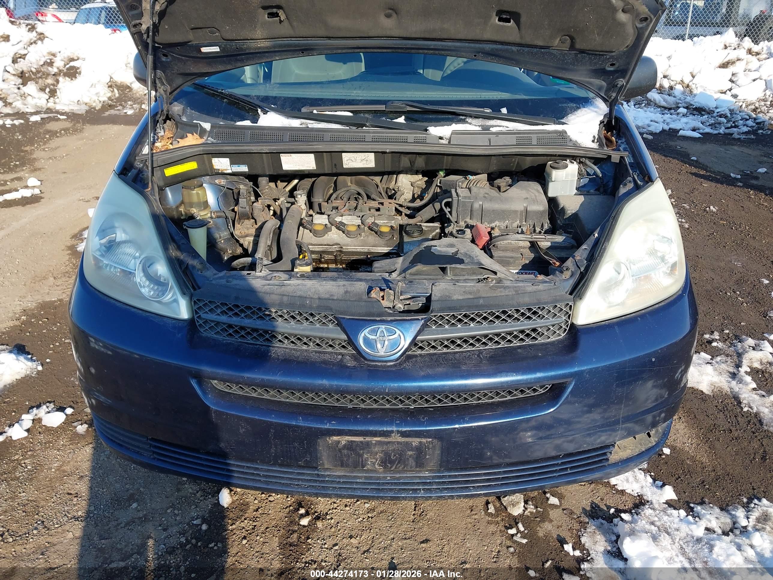 TOYOTA SIENNA image 6
