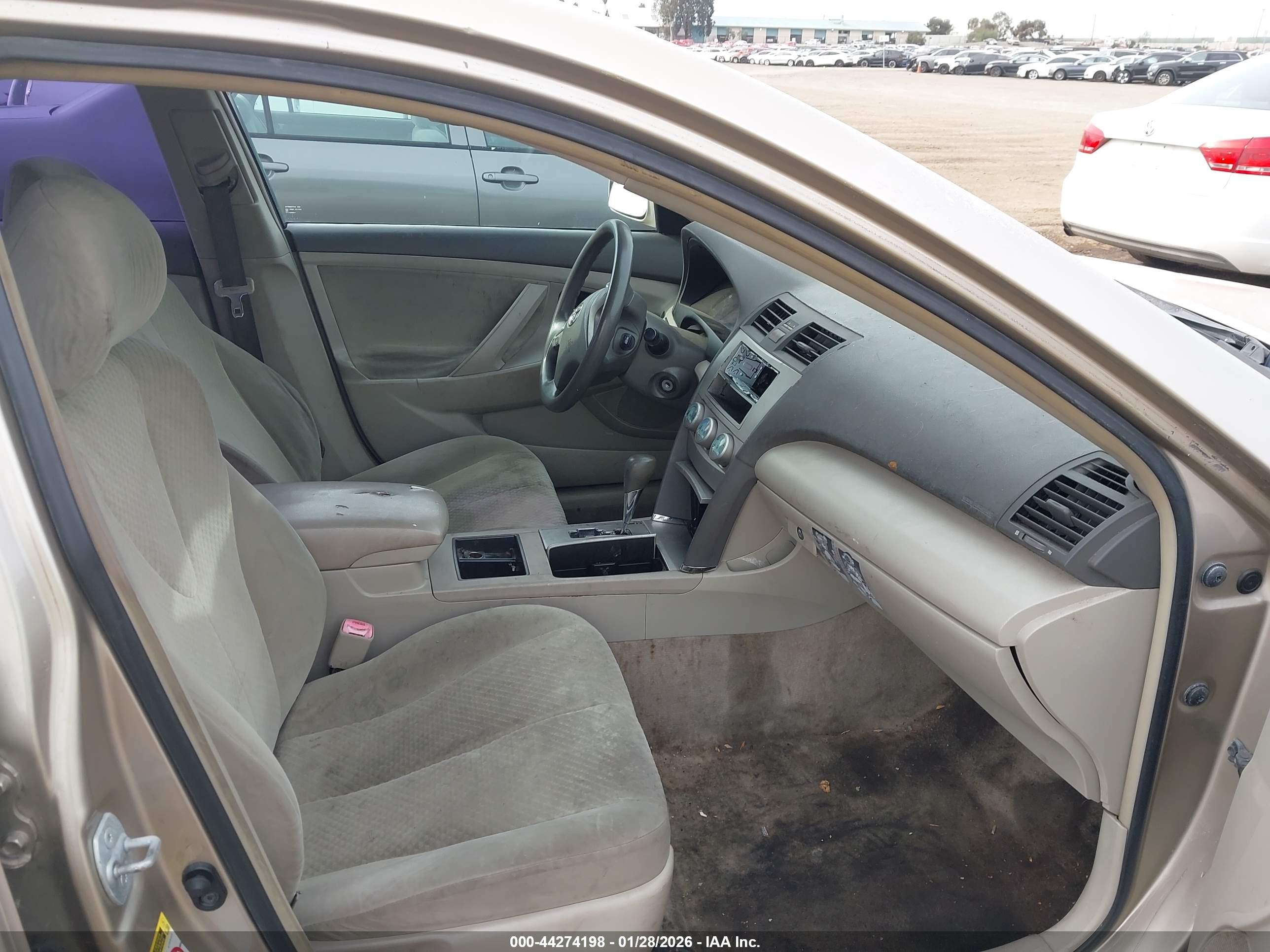 TOYOTA CAMRY image 5