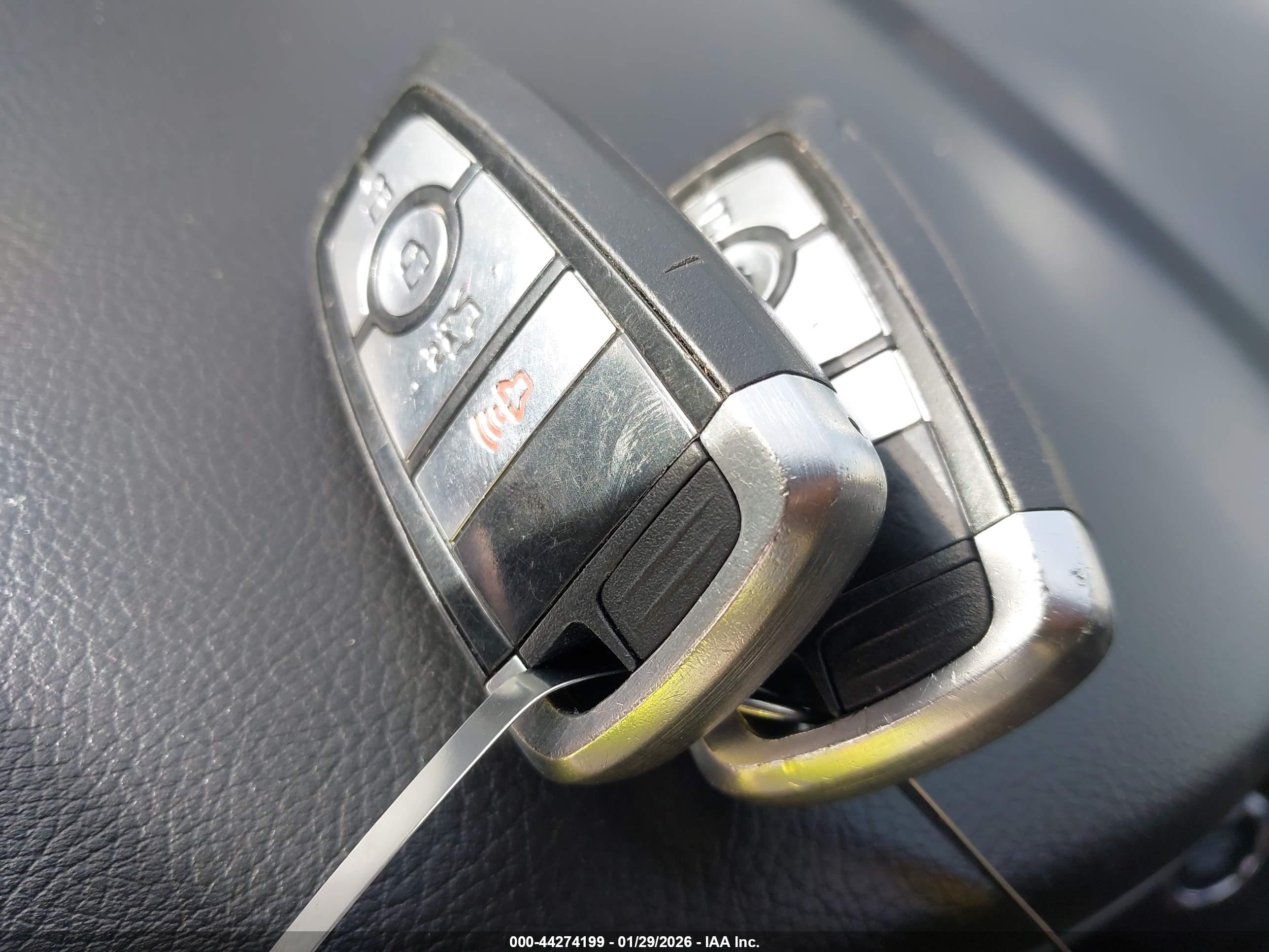 FORD FUSION image 11