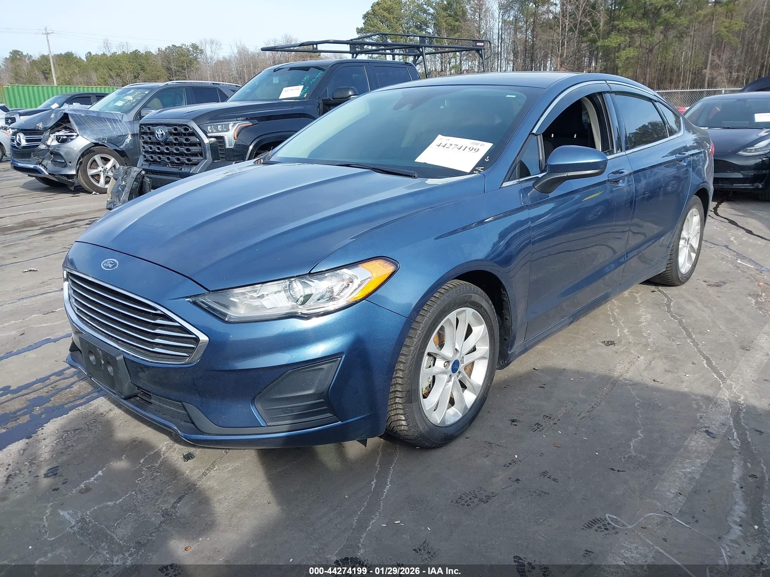 FORD FUSION image 2