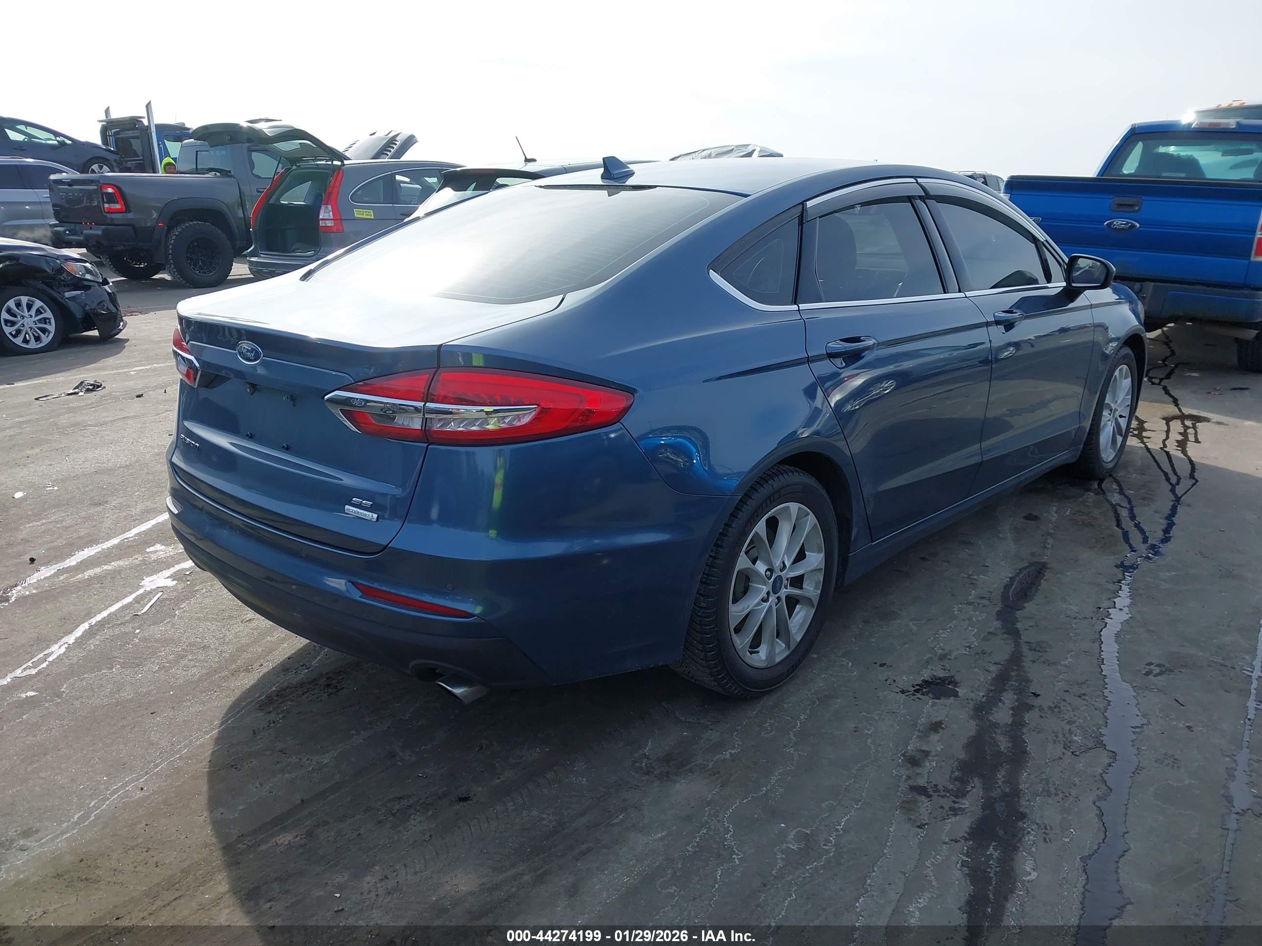 FORD FUSION image 4