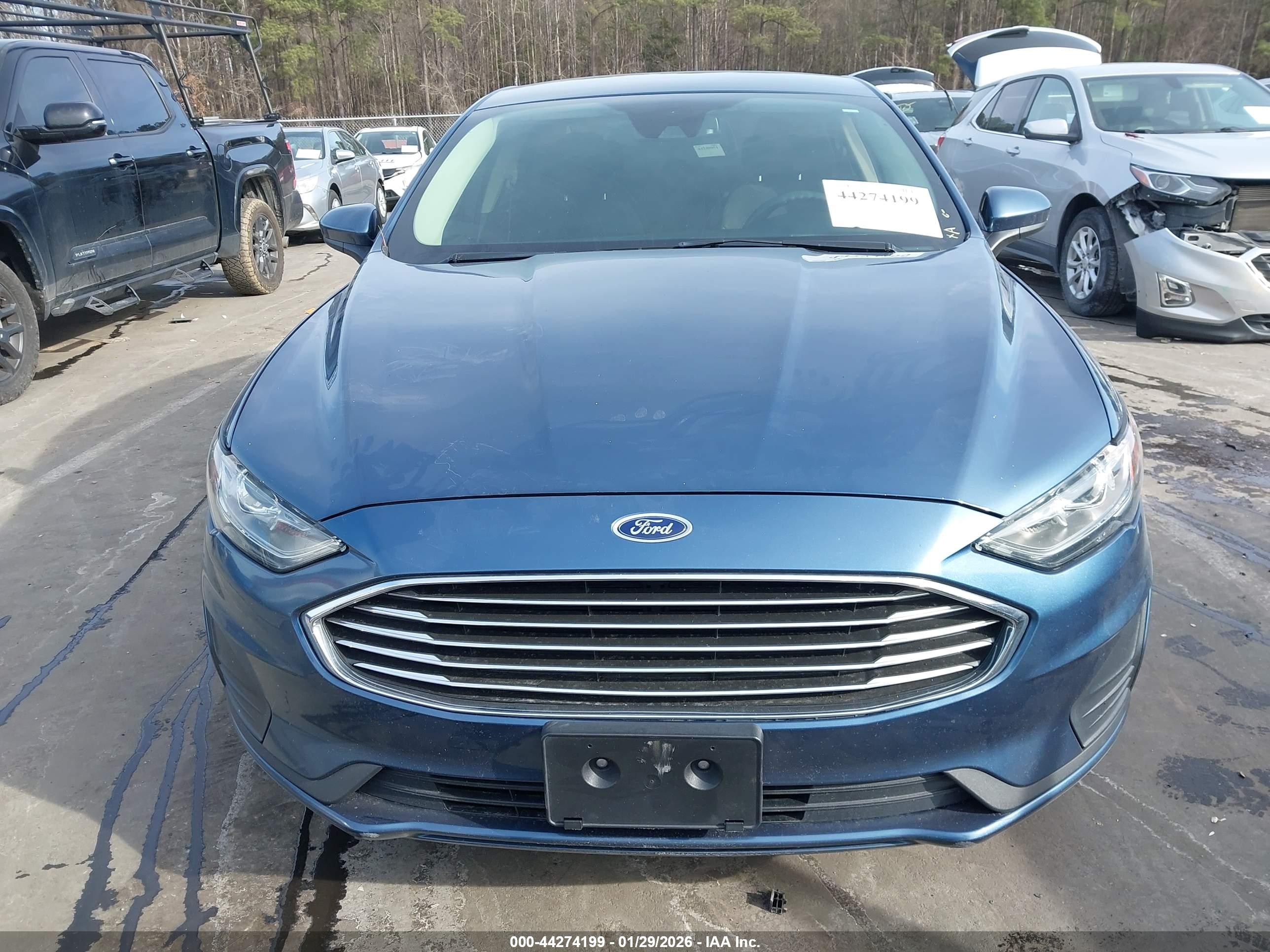 FORD FUSION image 6