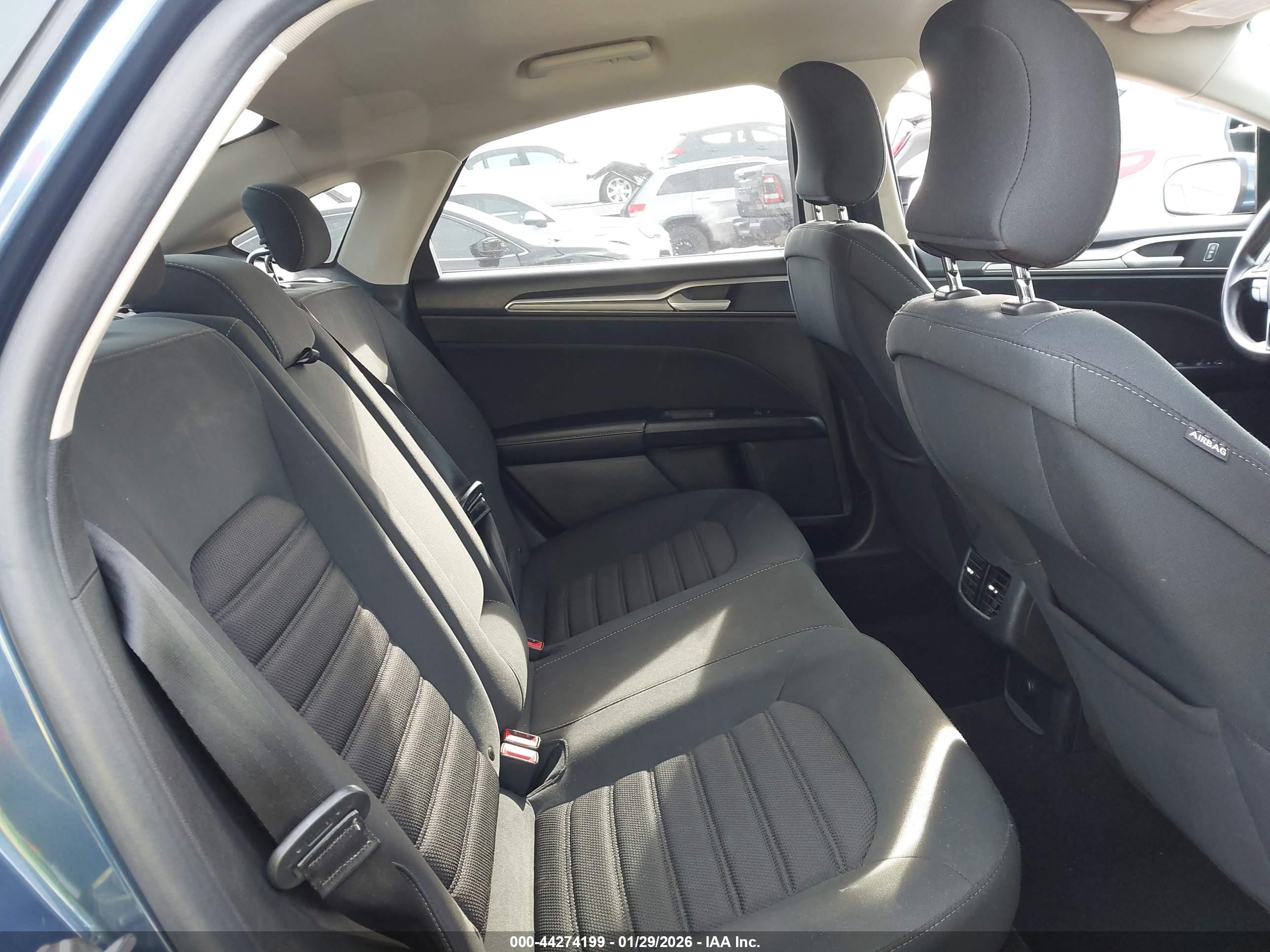 FORD FUSION image 8