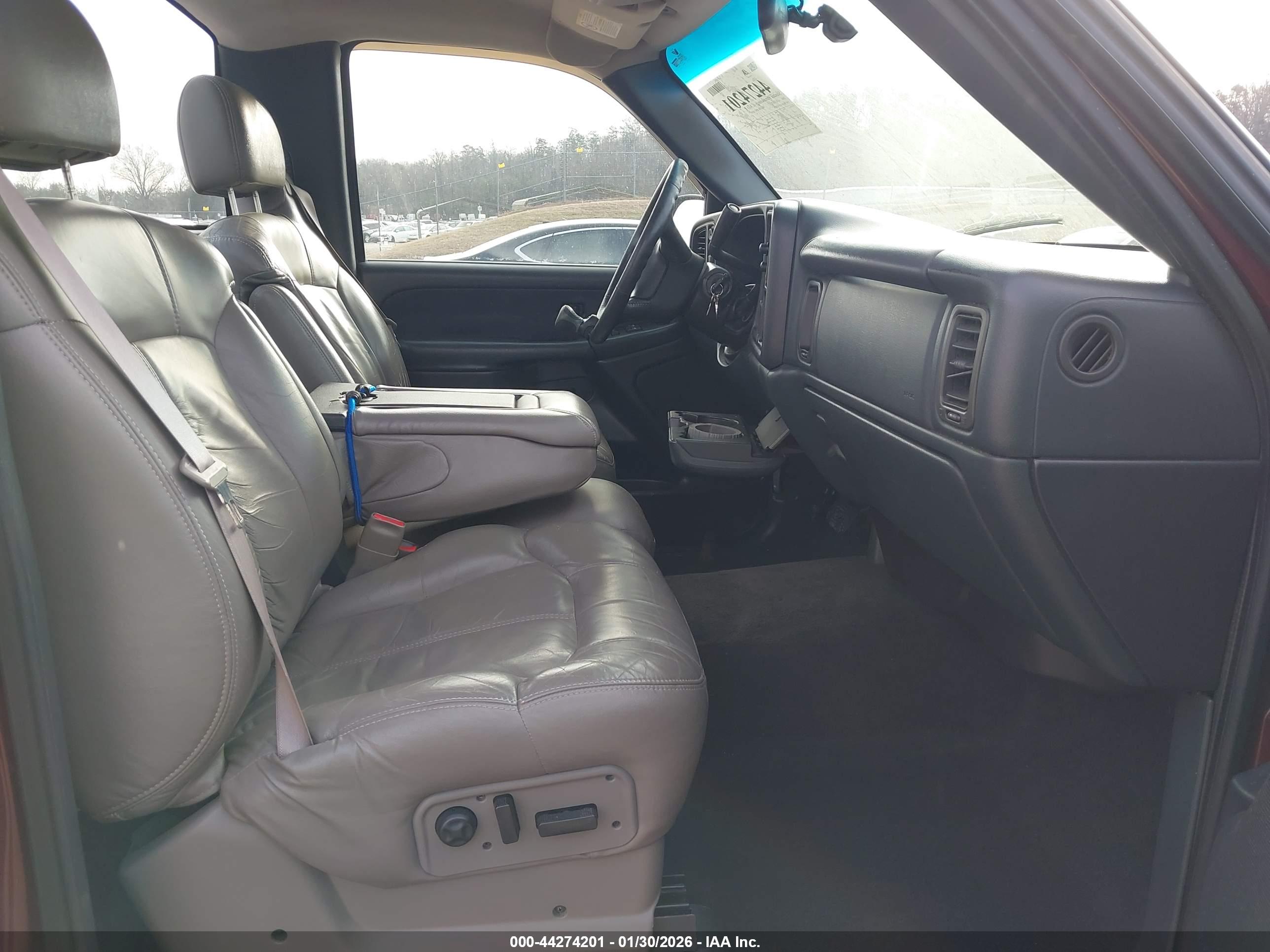 CHEVROLET SILVERADO image 5