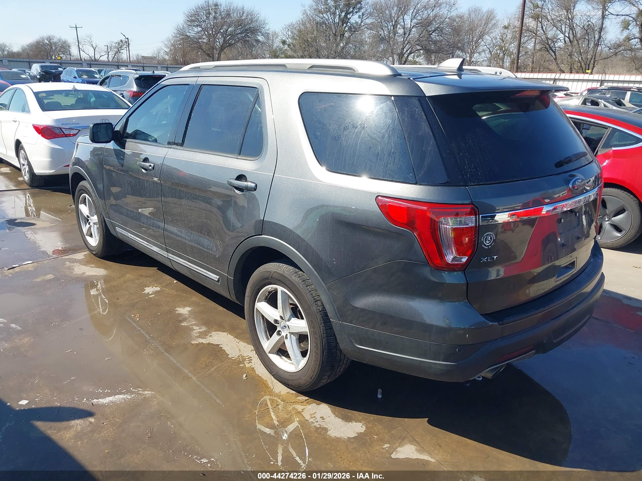 FORD EXPLORER image 3