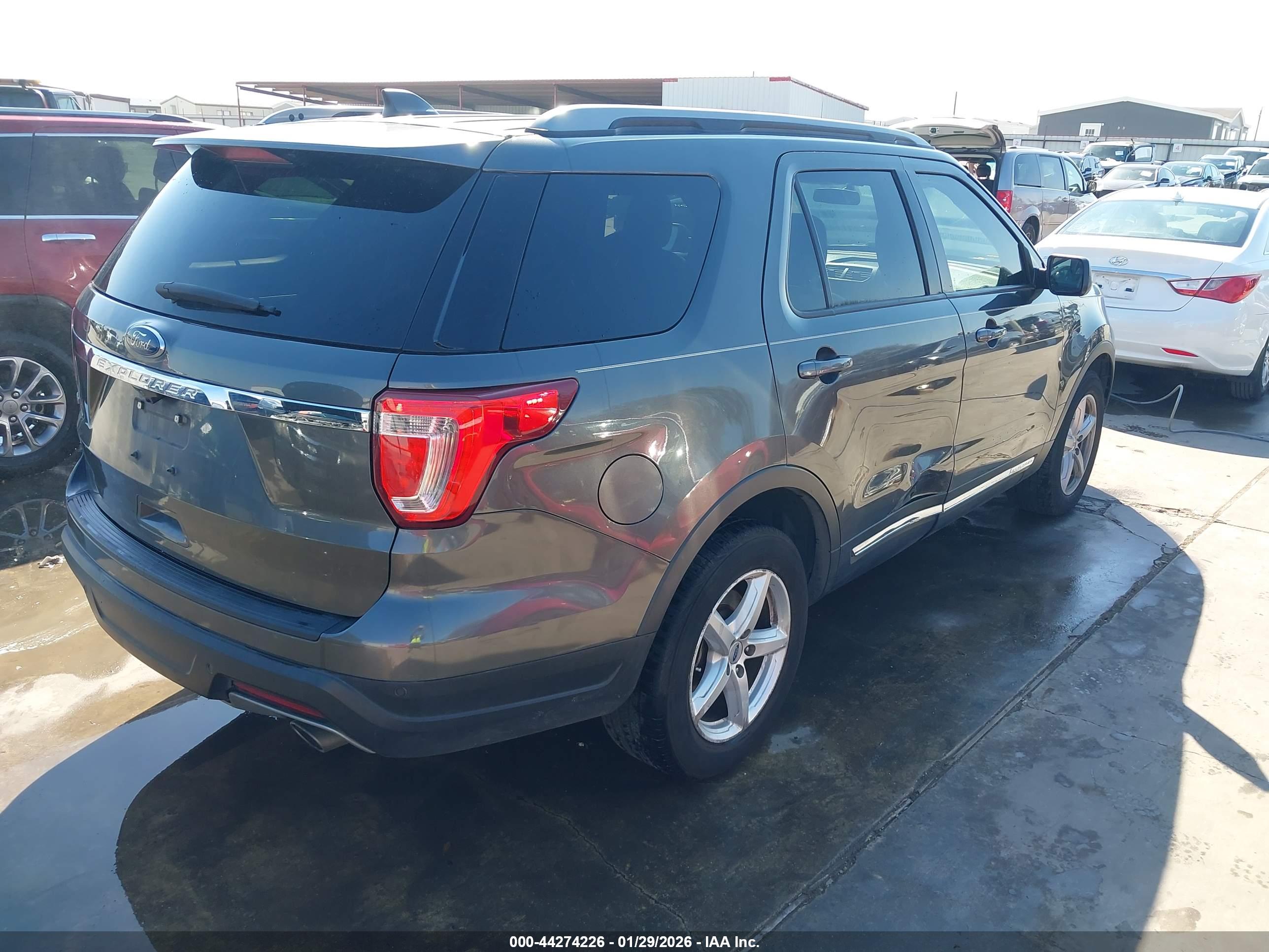 FORD EXPLORER image 4