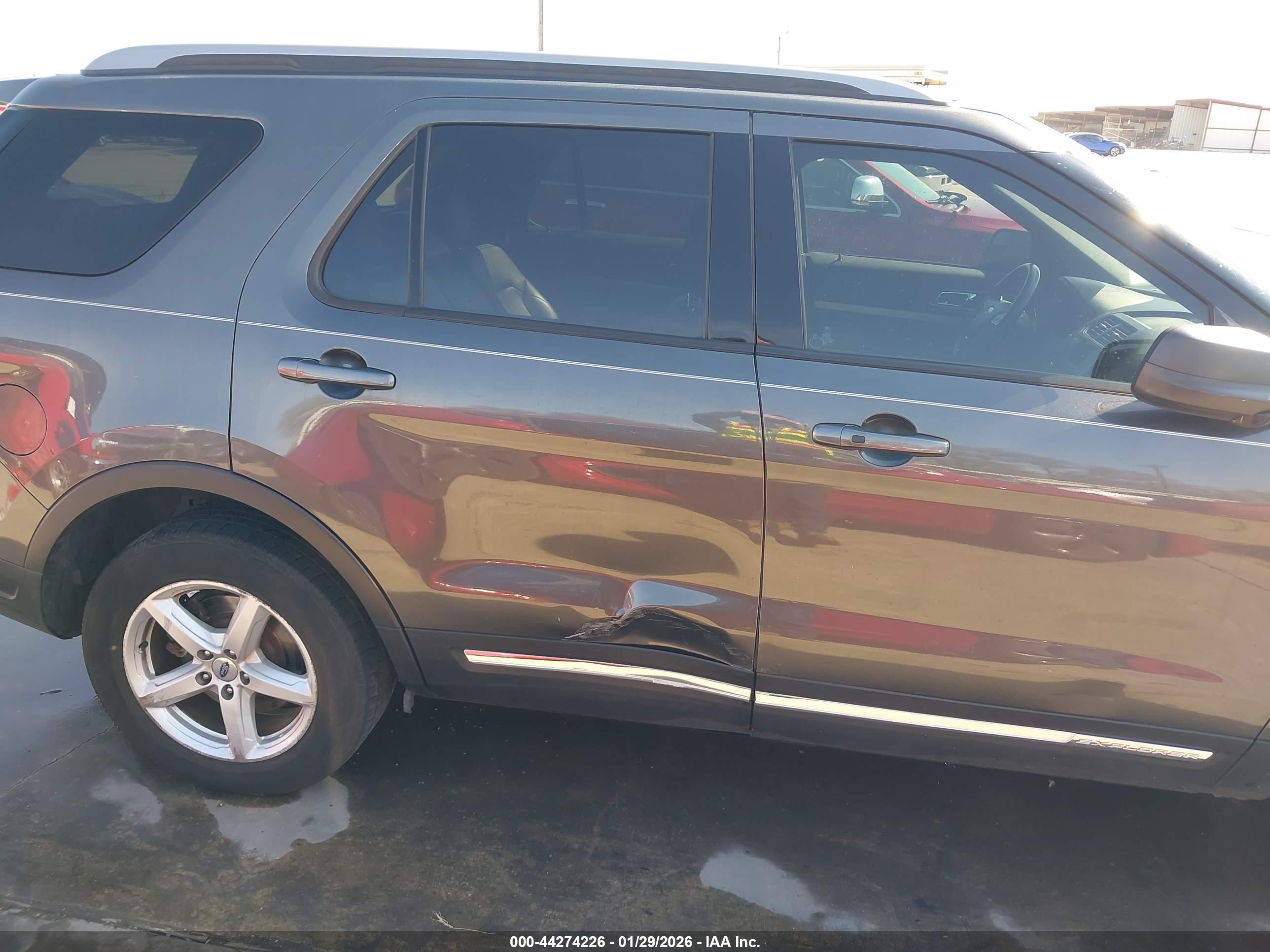 FORD EXPLORER image 6