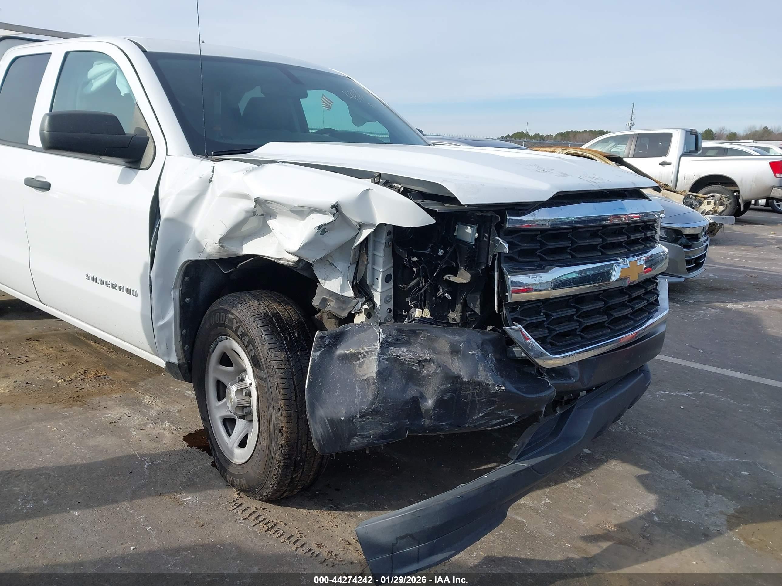 CHEVROLET SILVERADO image 6