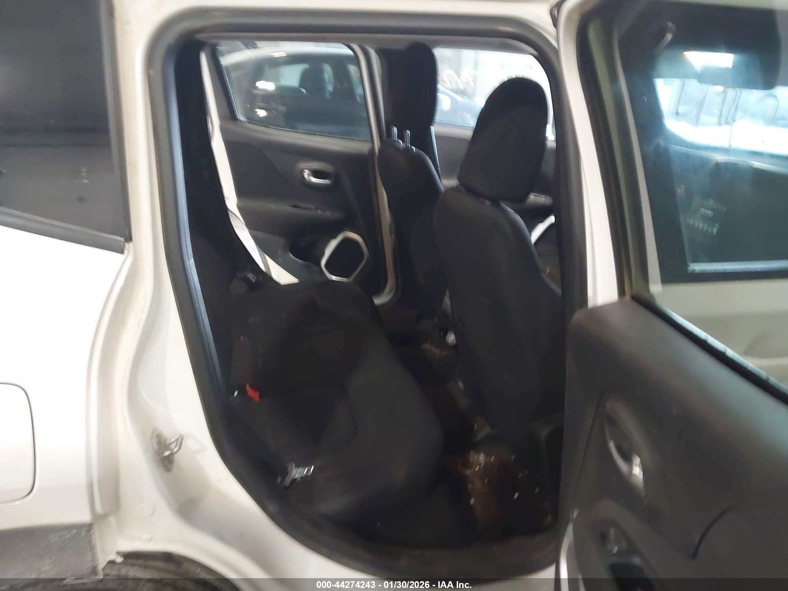 JEEP RENEGADE image 8