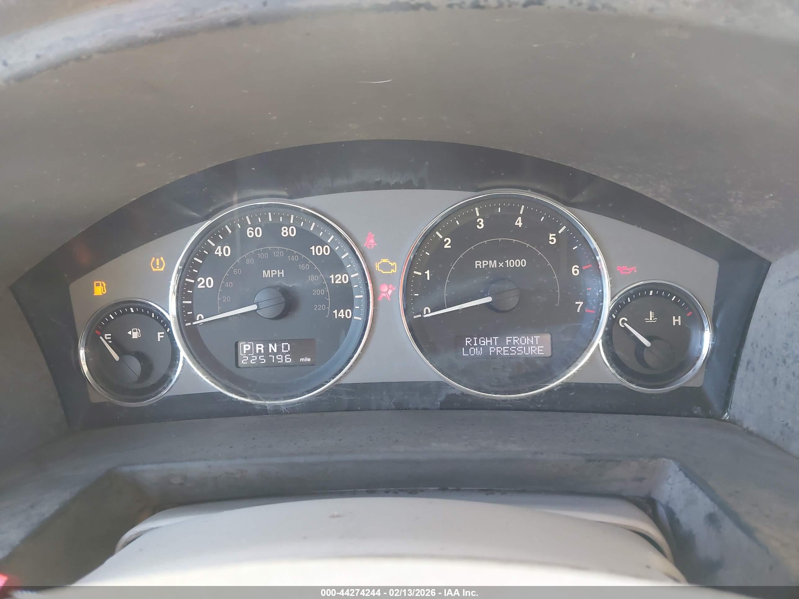 JEEP COMMANDER image 7