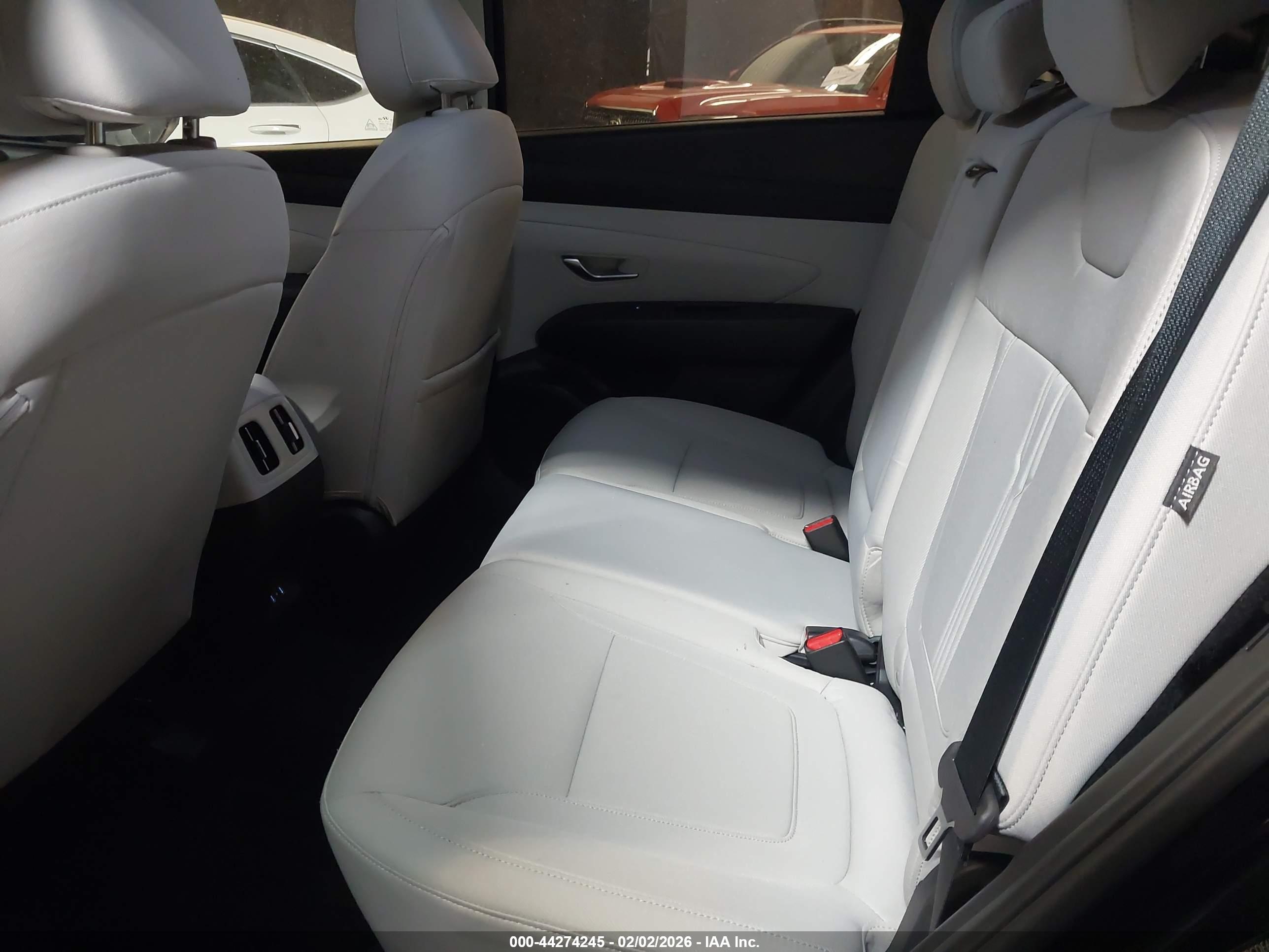 HYUNDAI TUCSON image 8