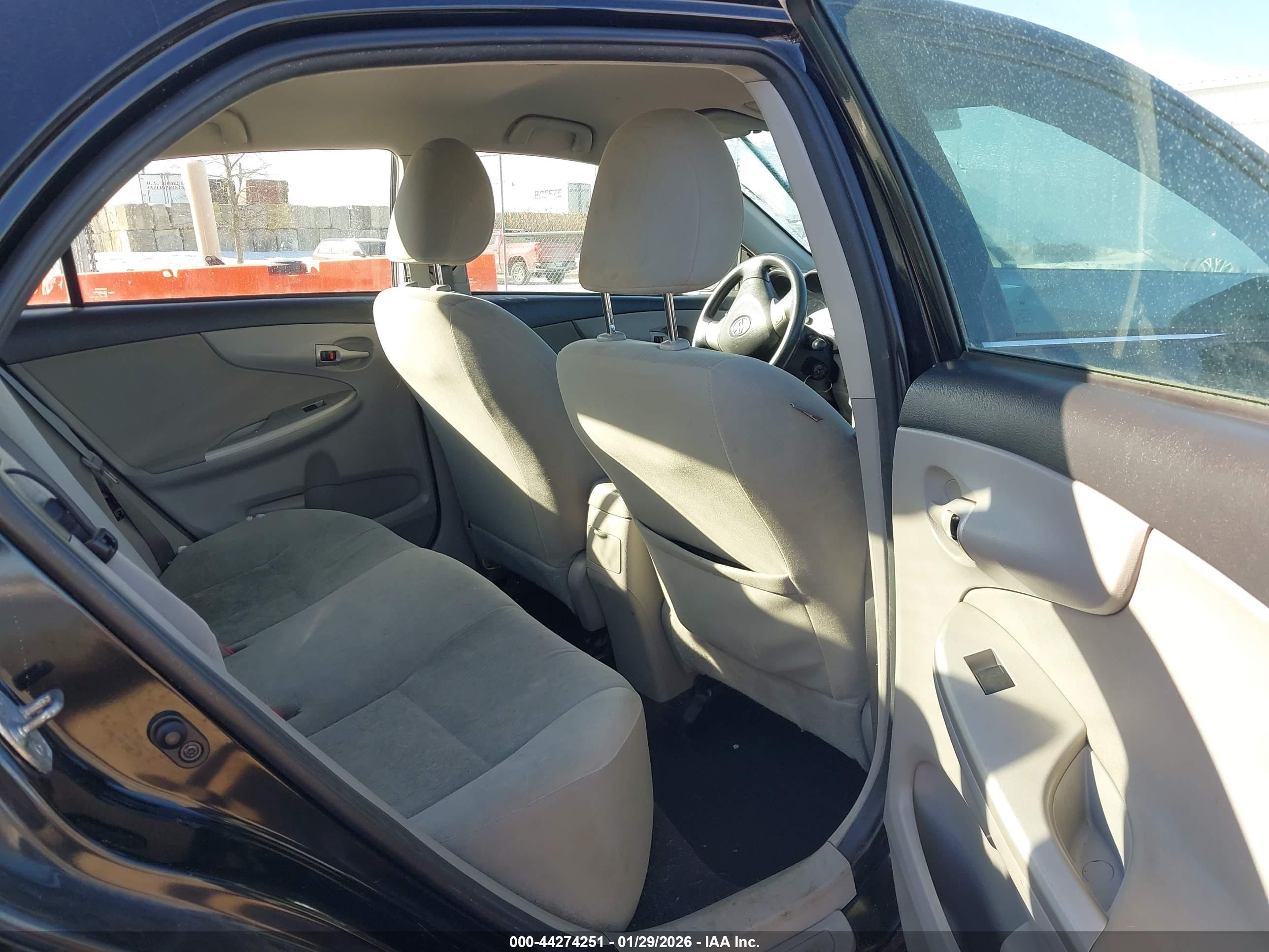 TOYOTA COROLLA image 8