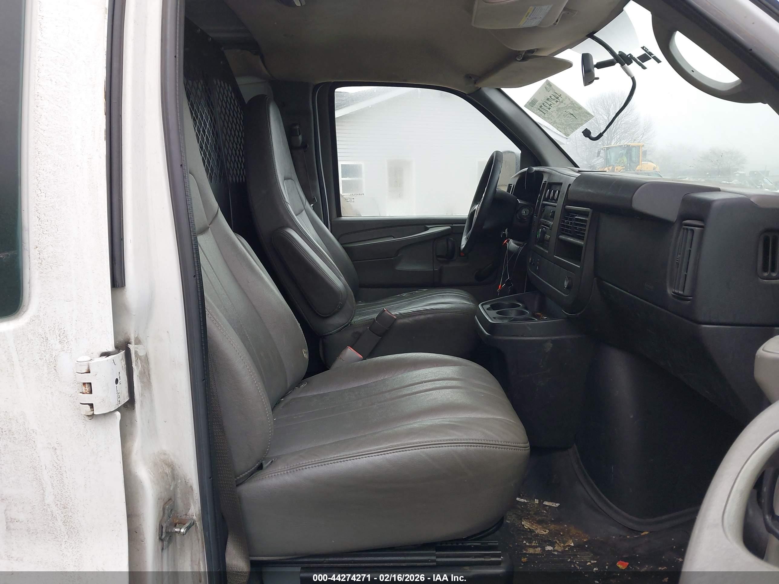 GMC SAVANA image 5