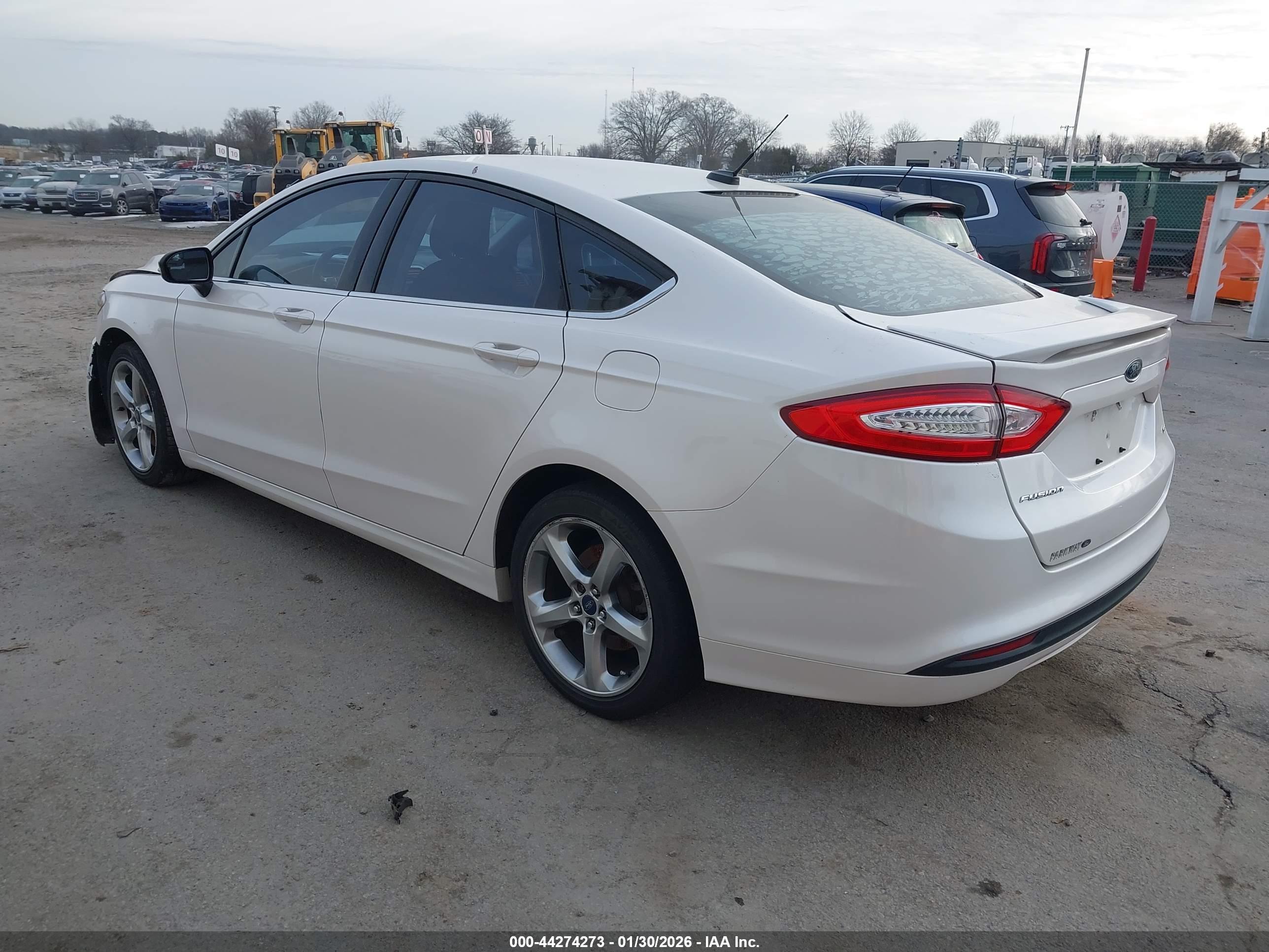 FORD FUSION image 3