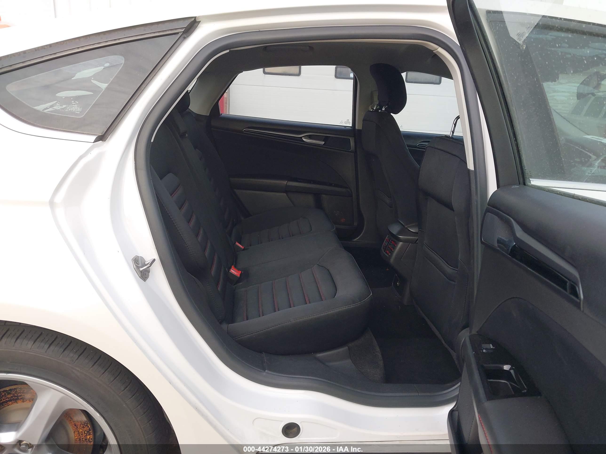 FORD FUSION image 8