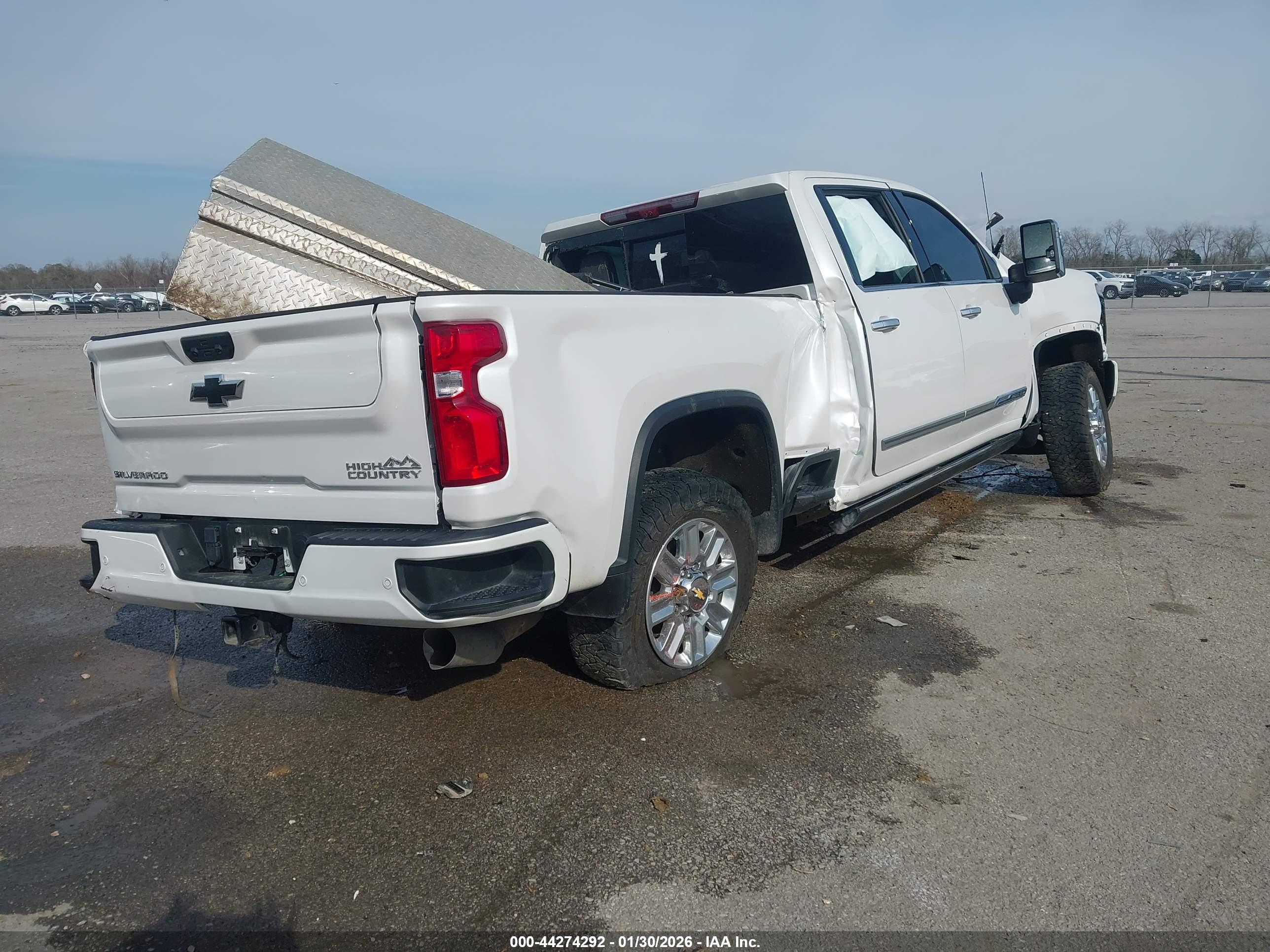 CHEVROLET SILVERADO image 4