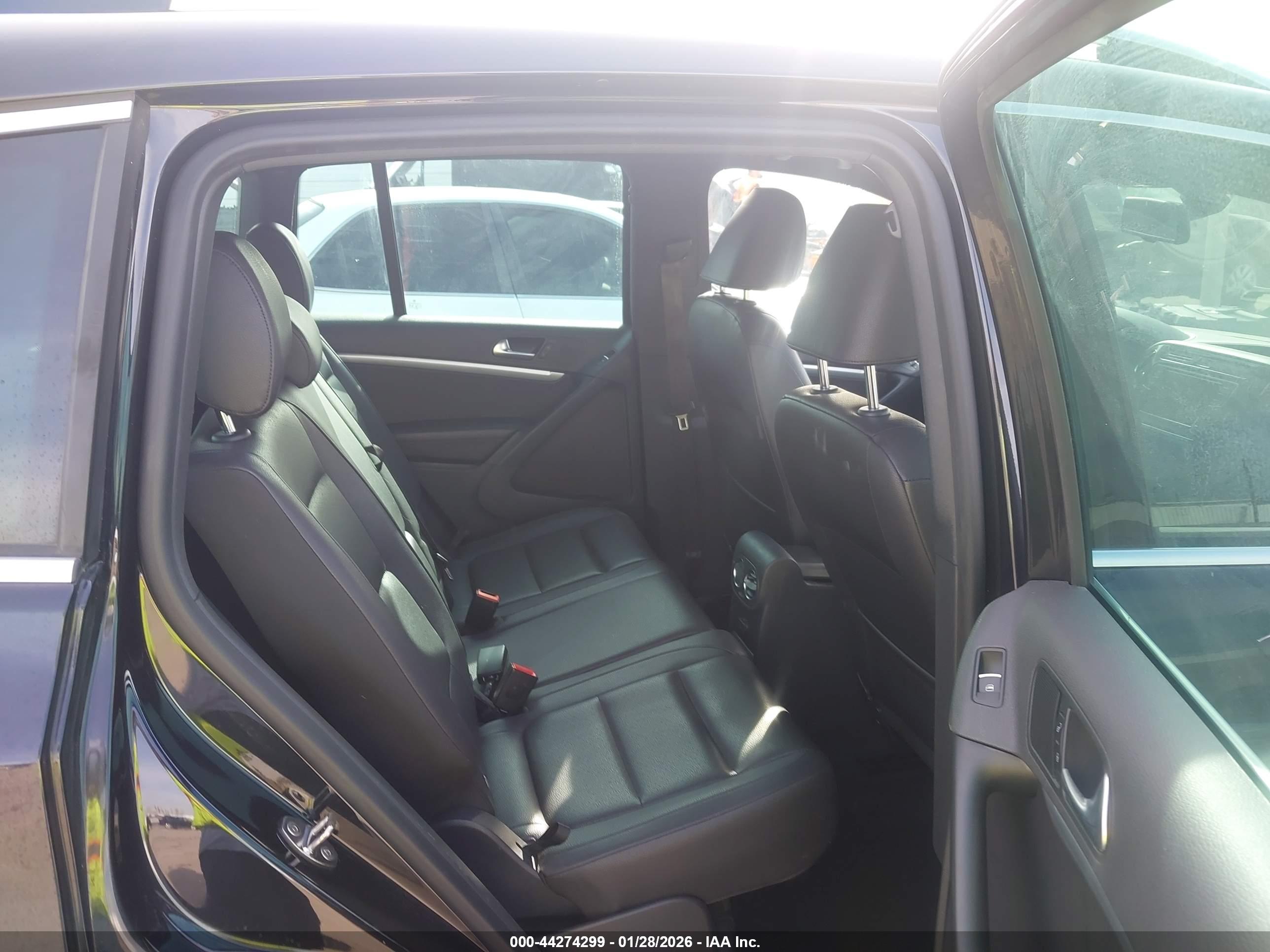 VOLKSWAGEN TIGUAN image 8