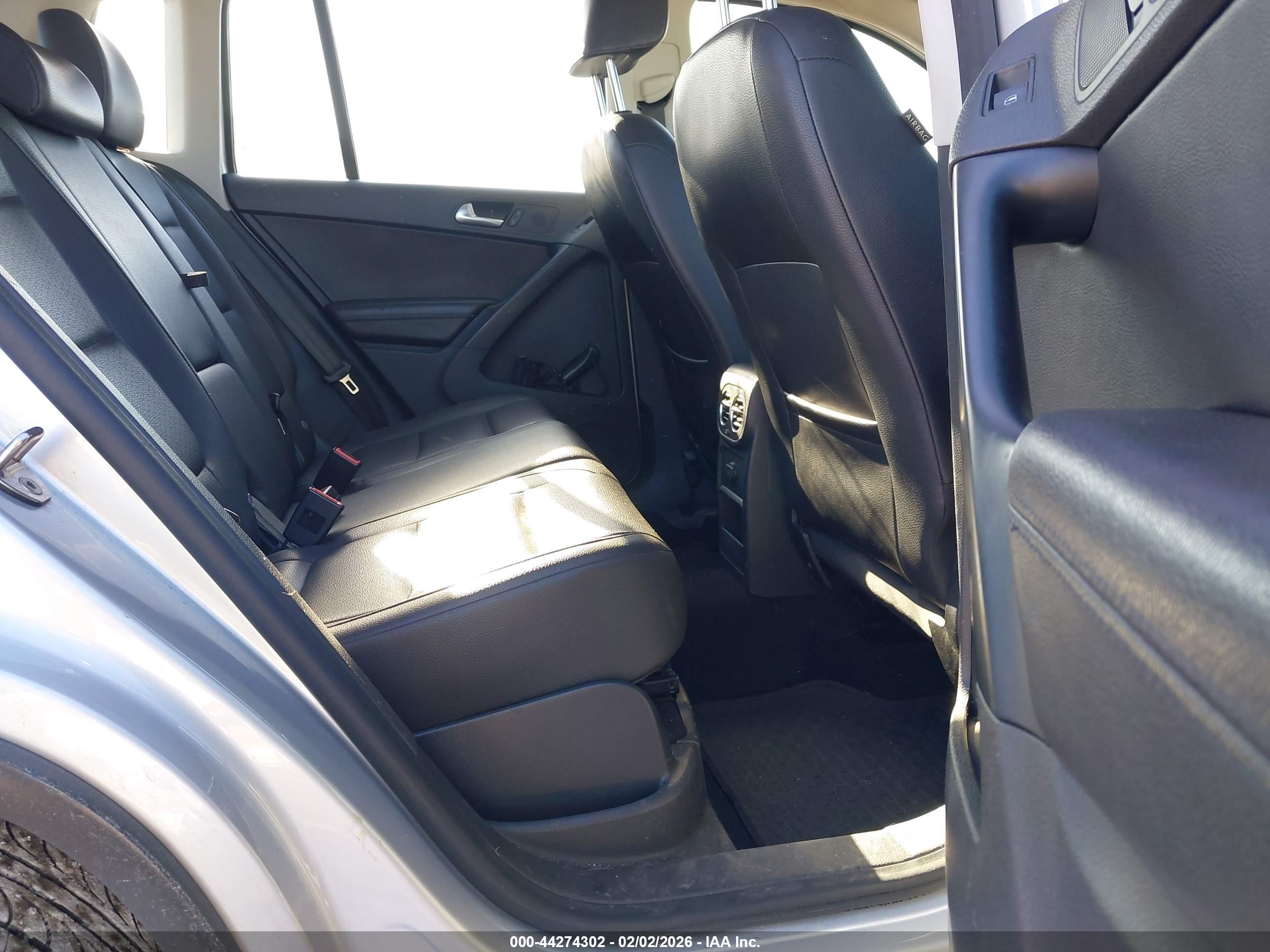 VOLKSWAGEN TIGUAN image 8