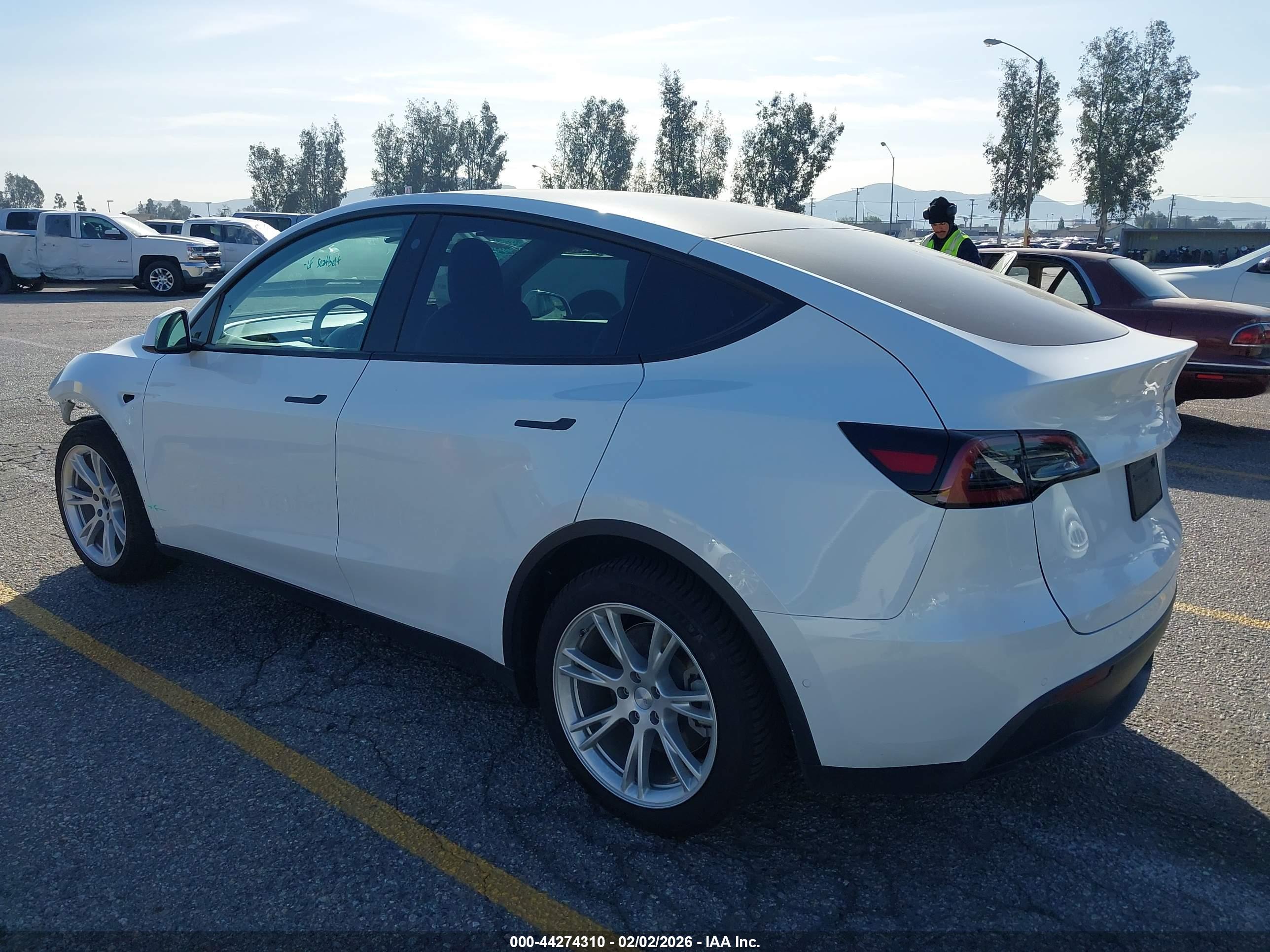 TESLA MODEL image 3