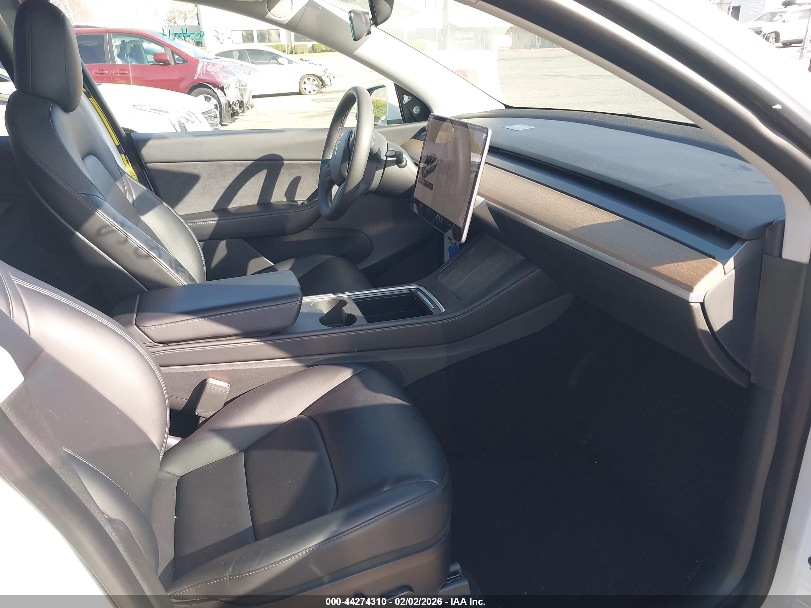 TESLA MODEL image 5