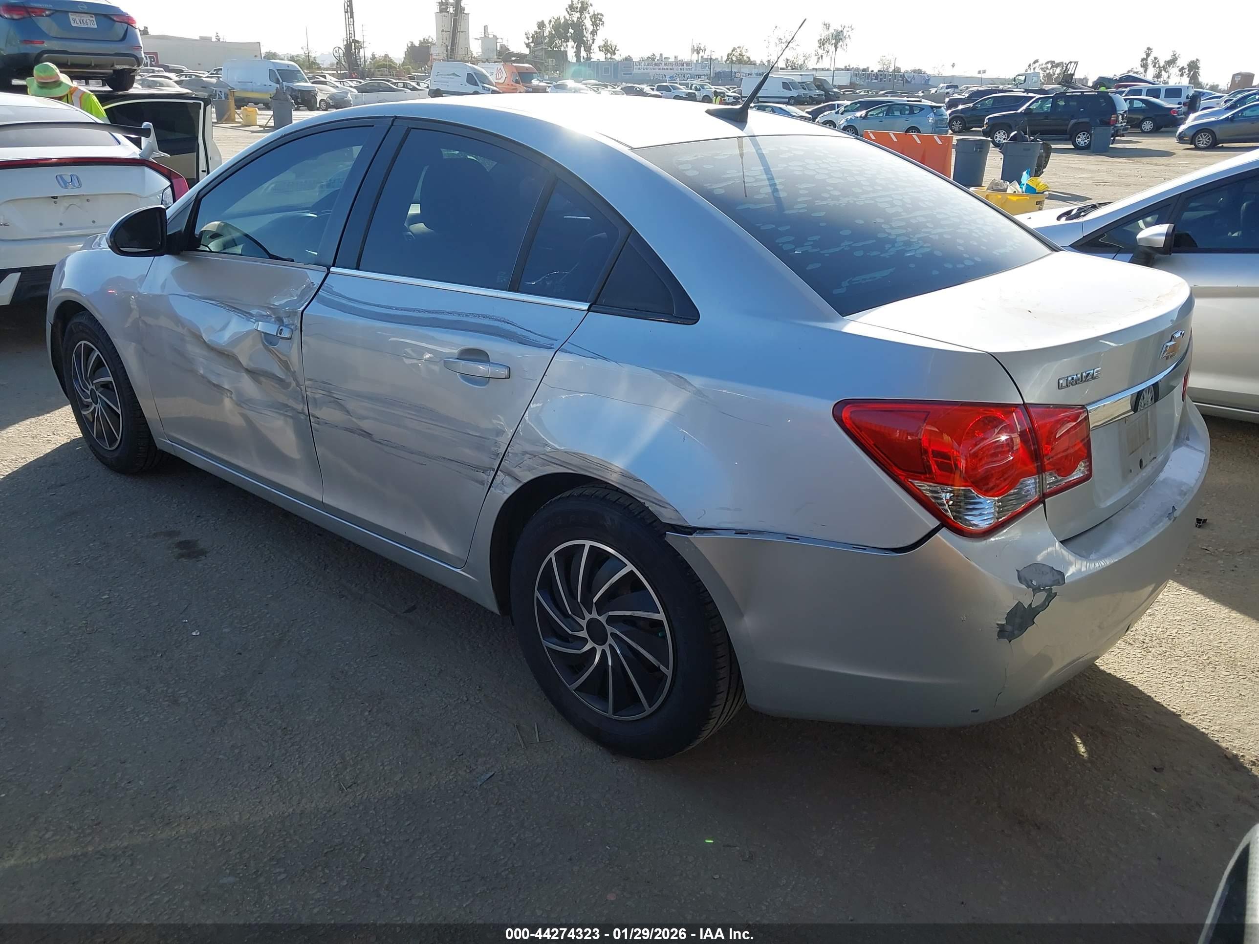 CHEVROLET CRUZE image 3