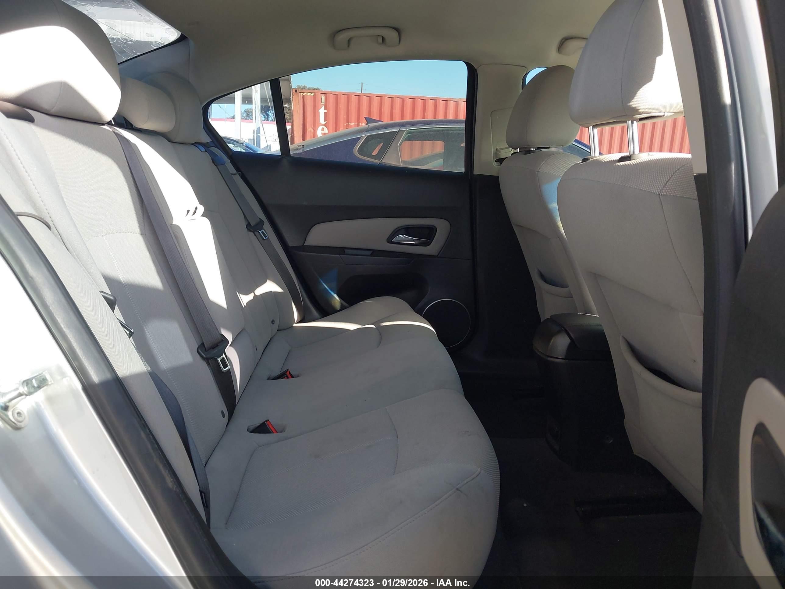 CHEVROLET CRUZE image 8