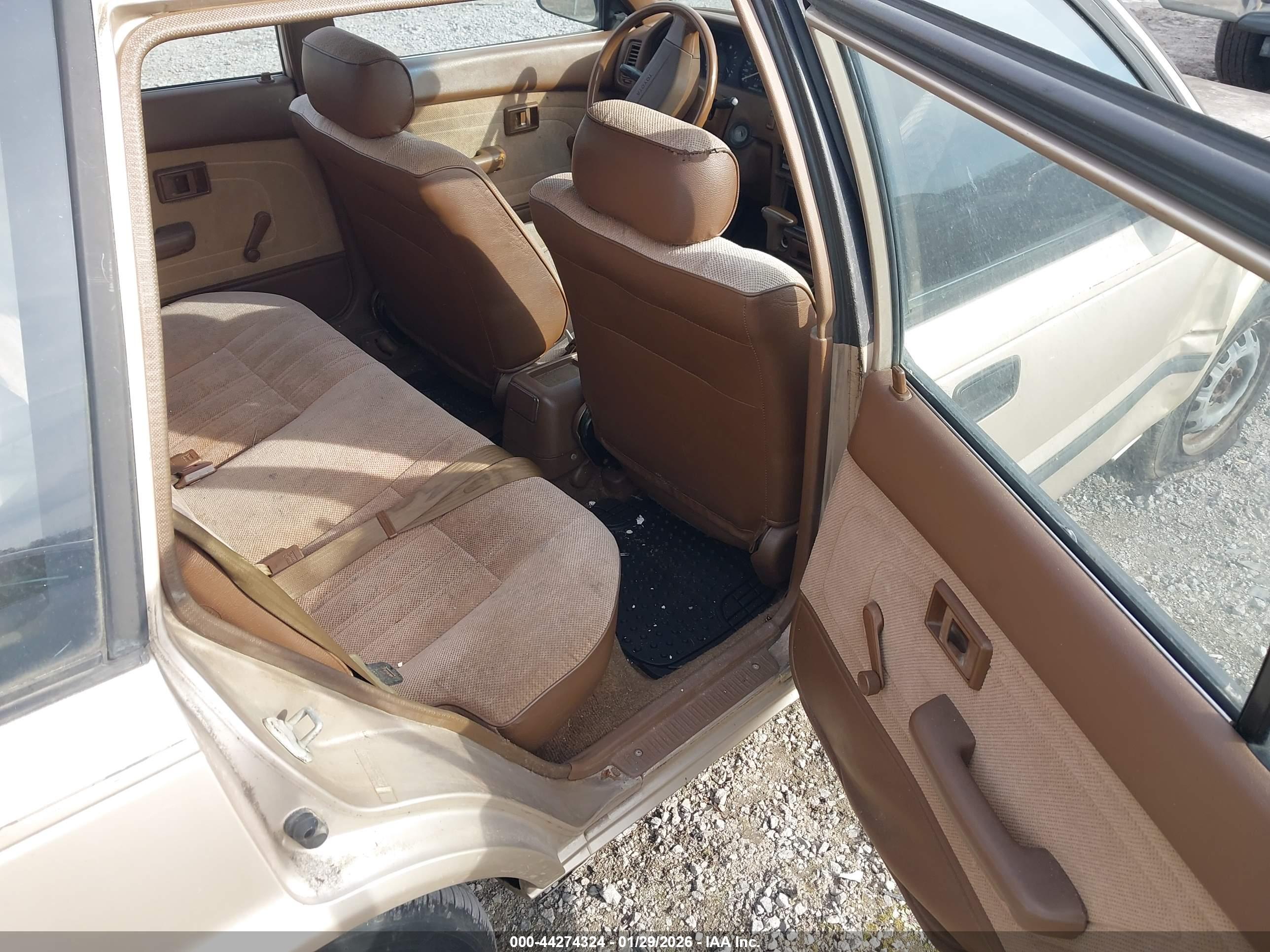 TOYOTA COROLLA image 8