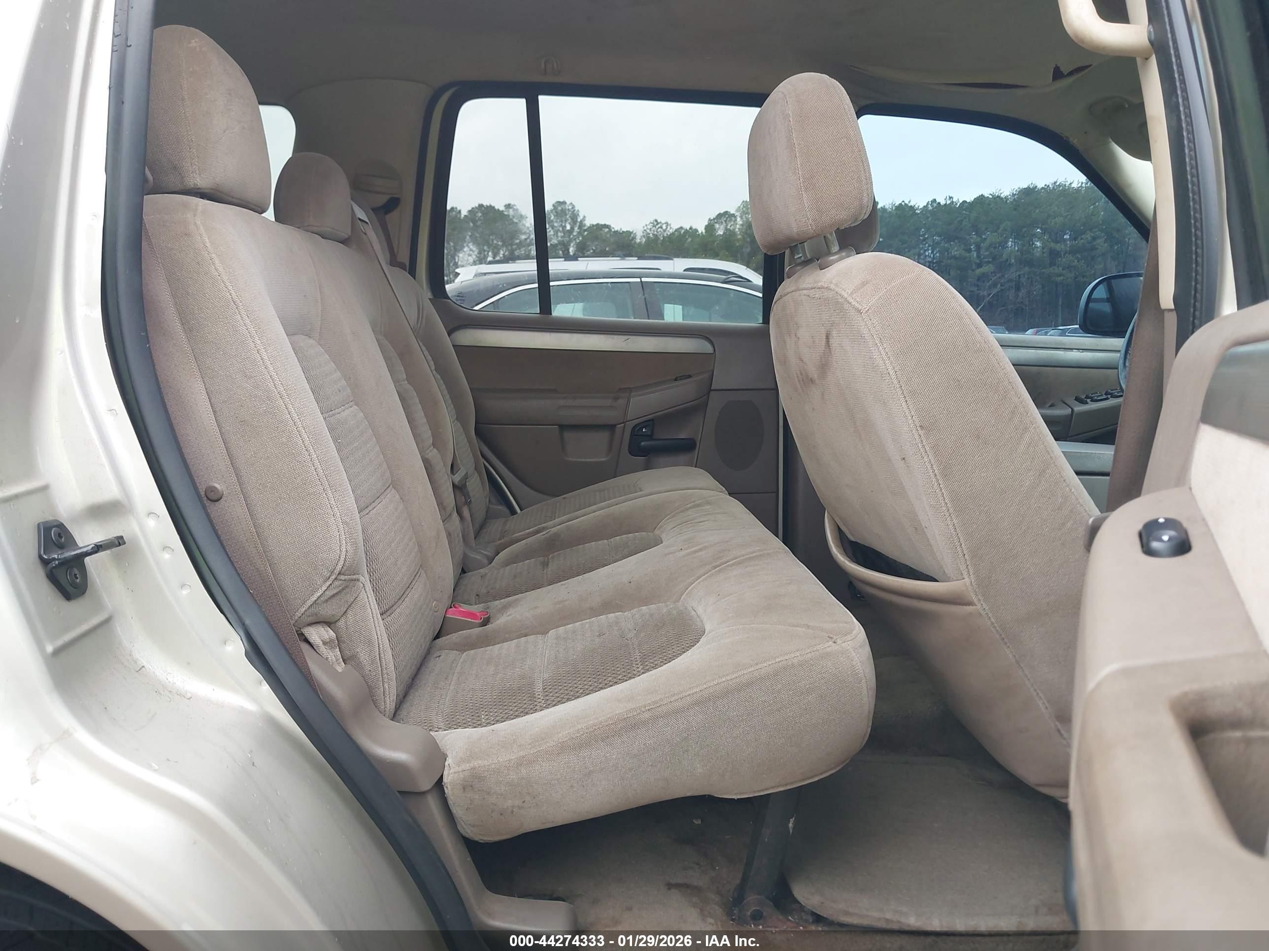 FORD EXPLORER image 8