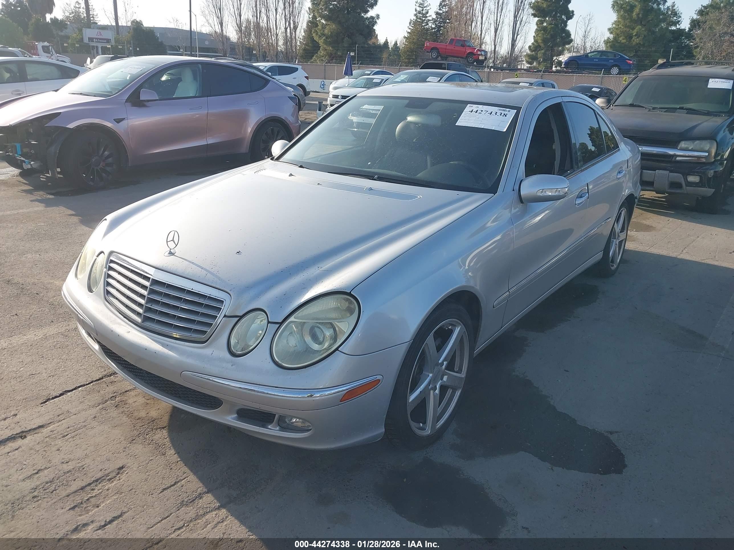 MERCEDES-BENZ E image 2