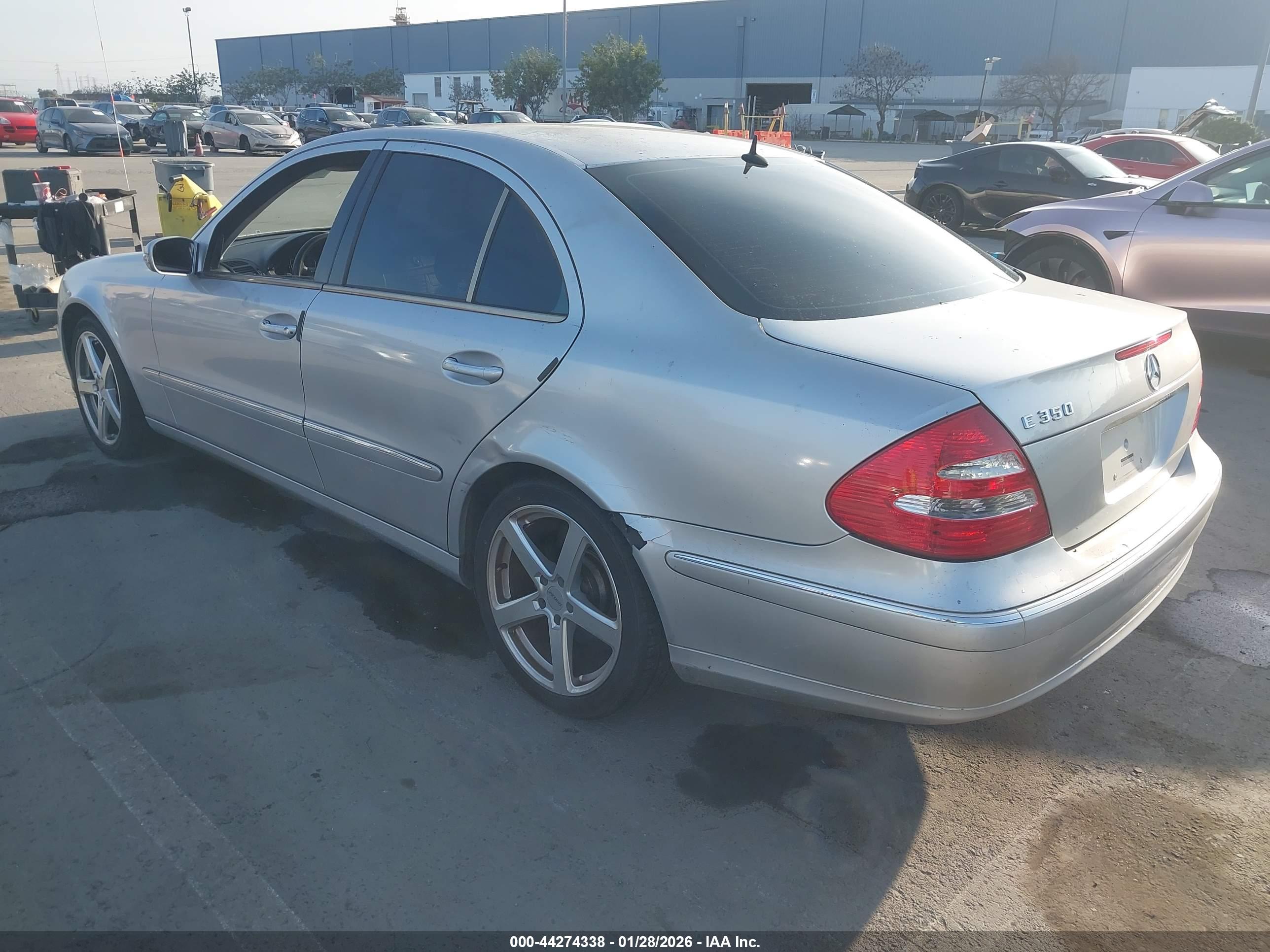 MERCEDES-BENZ E image 3