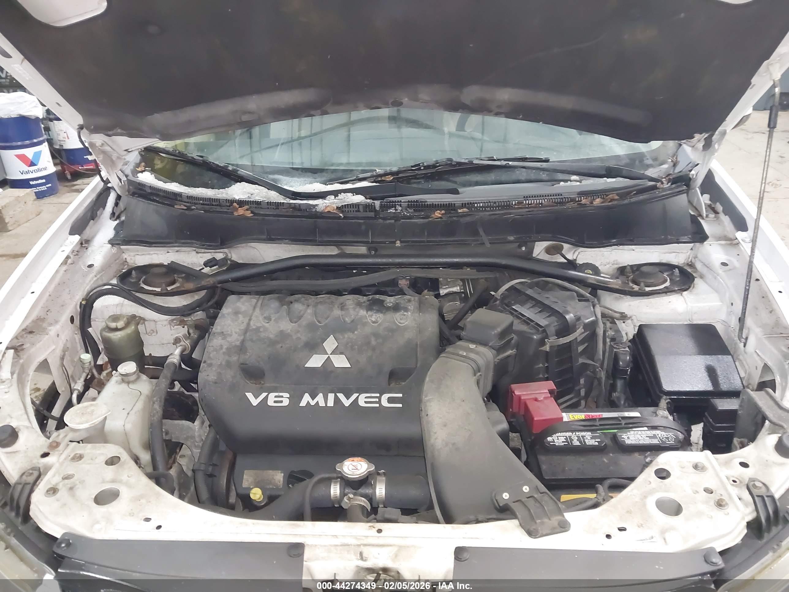 MITSUBISHI OUTLANDER image 10