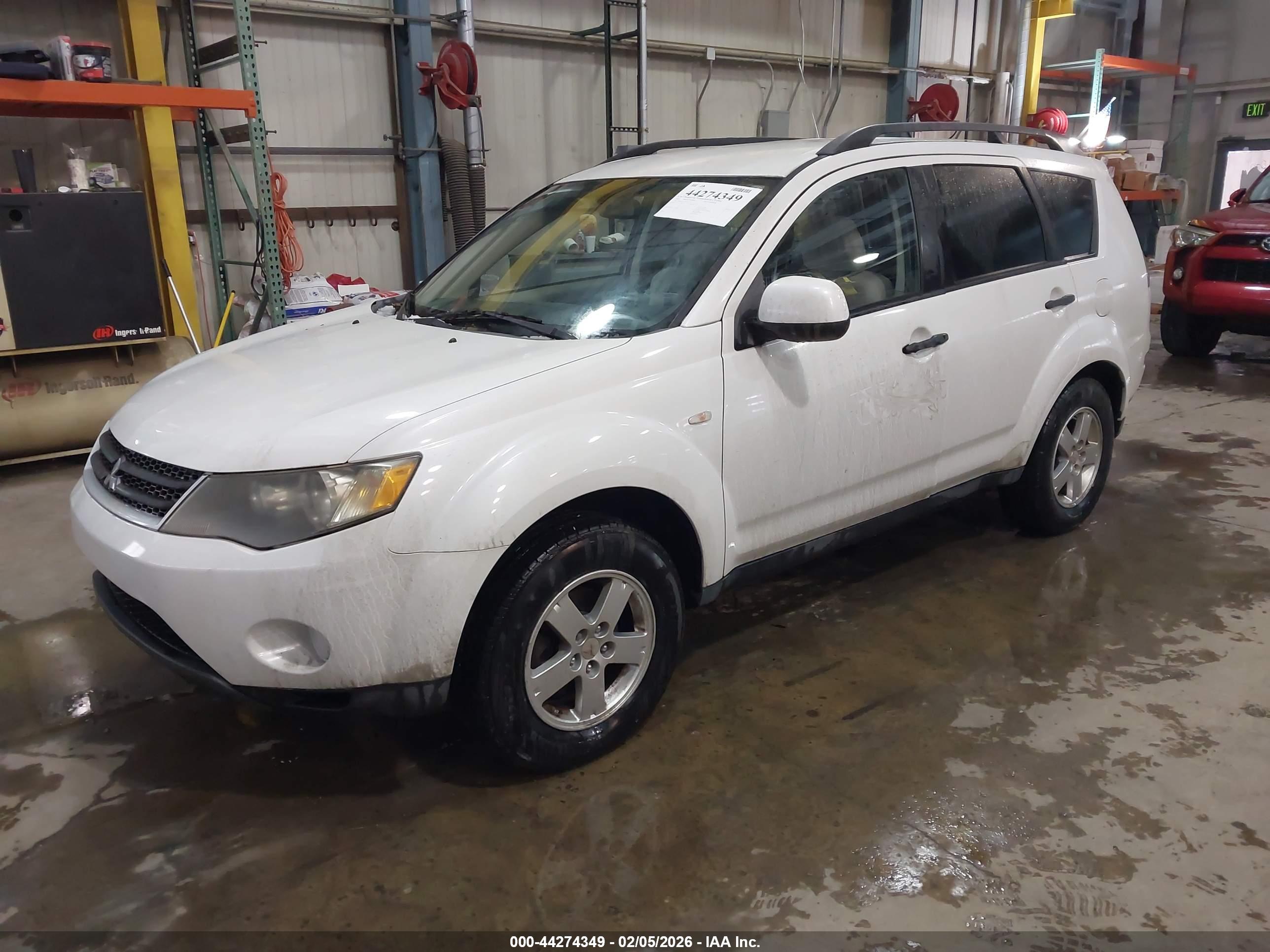 MITSUBISHI OUTLANDER image 2