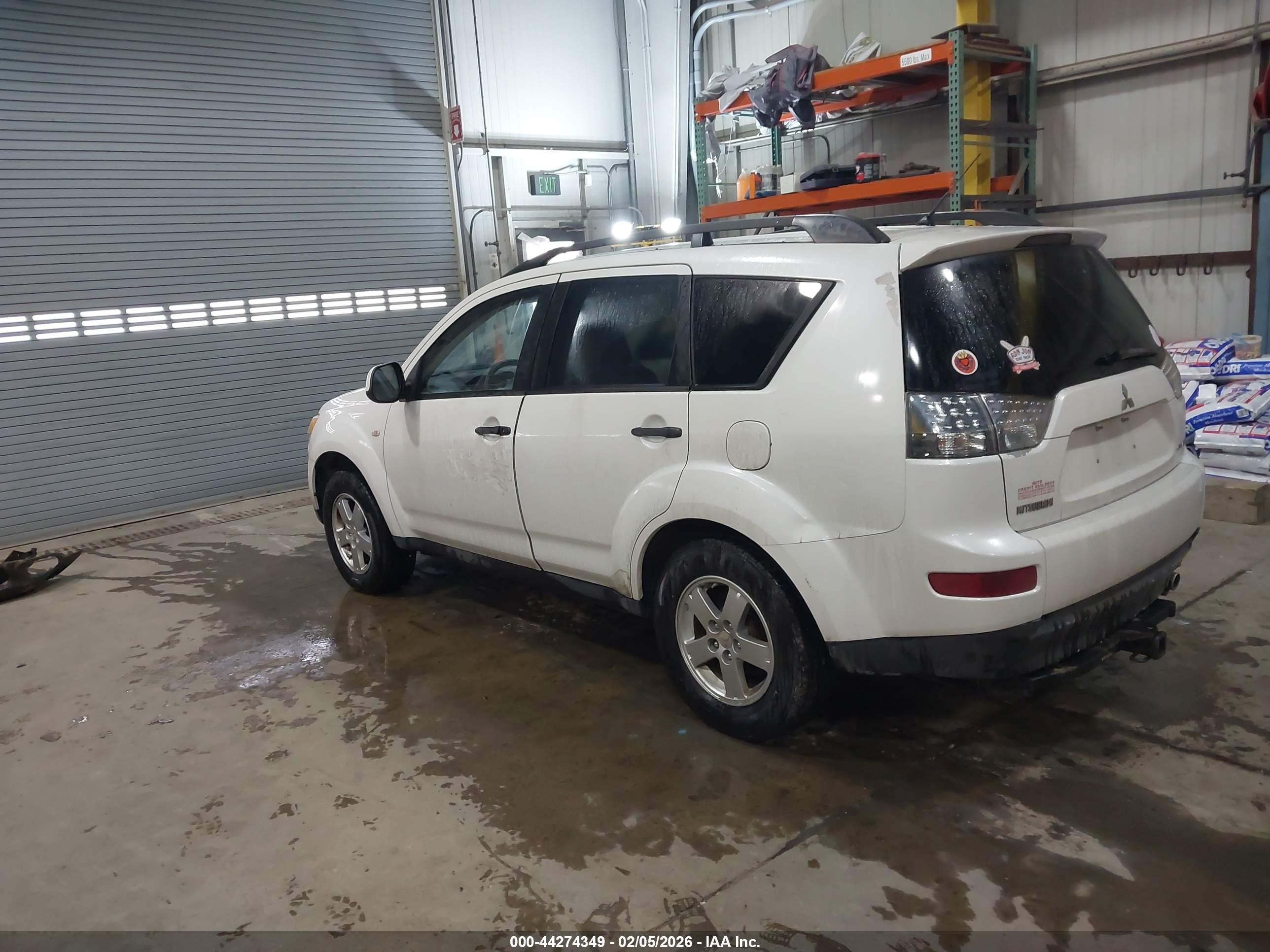 MITSUBISHI OUTLANDER image 3