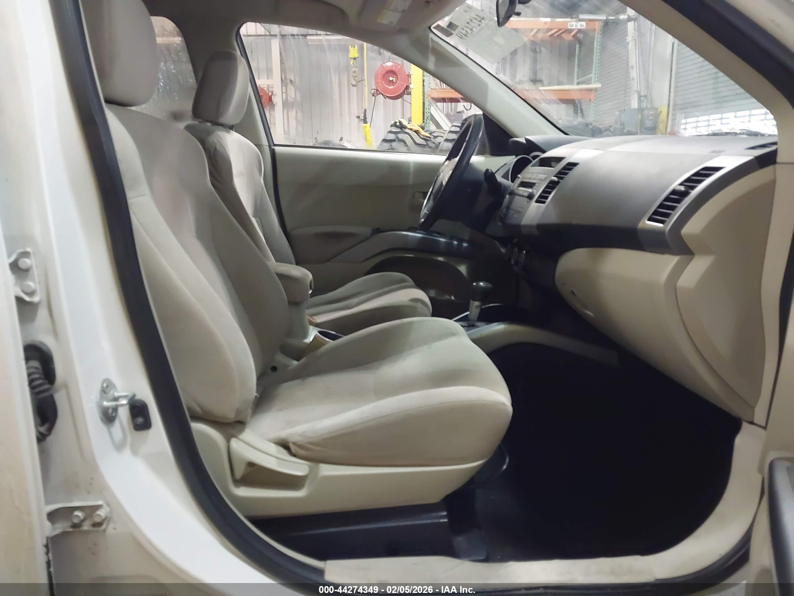 MITSUBISHI OUTLANDER image 5