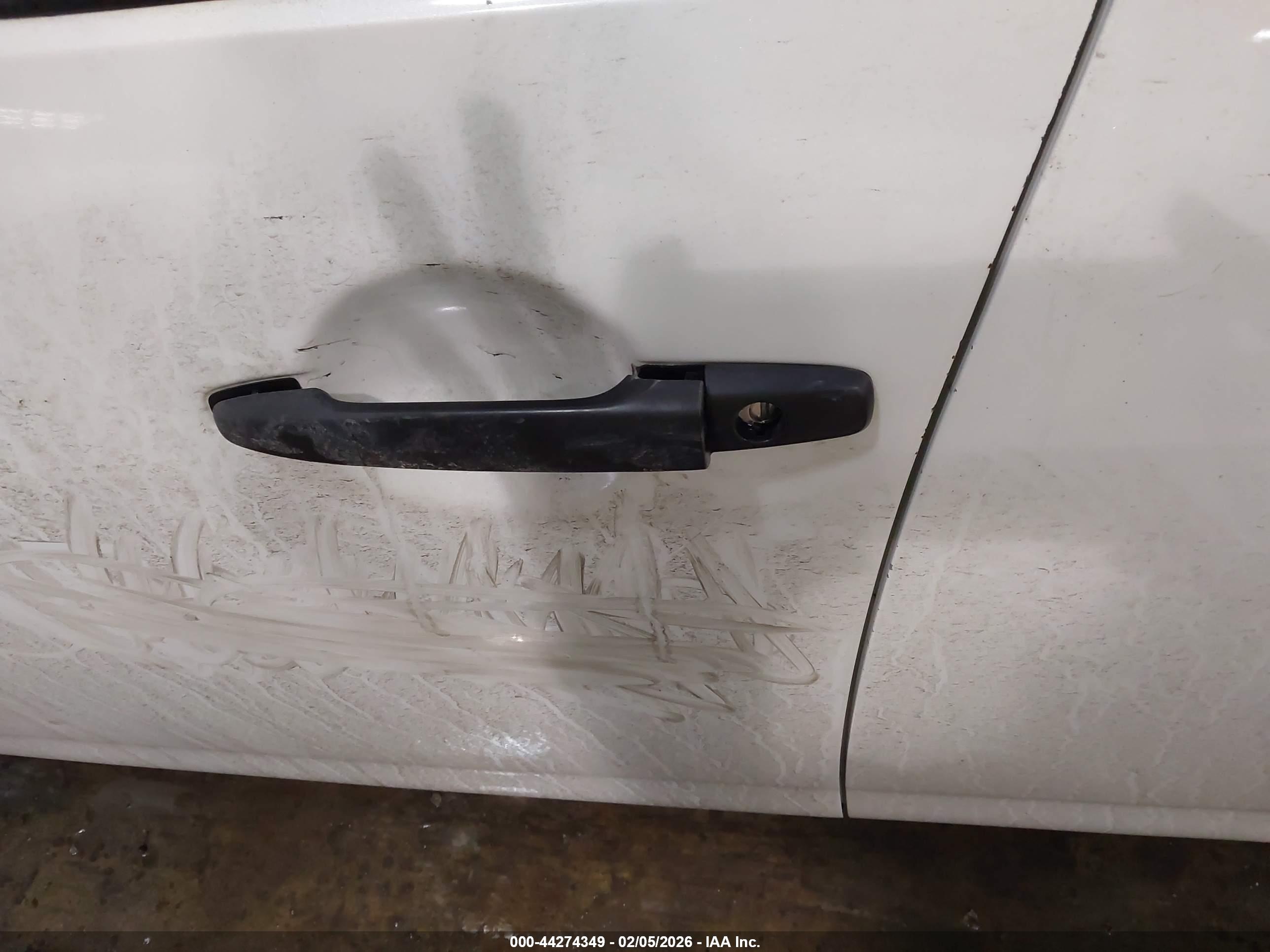 MITSUBISHI OUTLANDER image 6