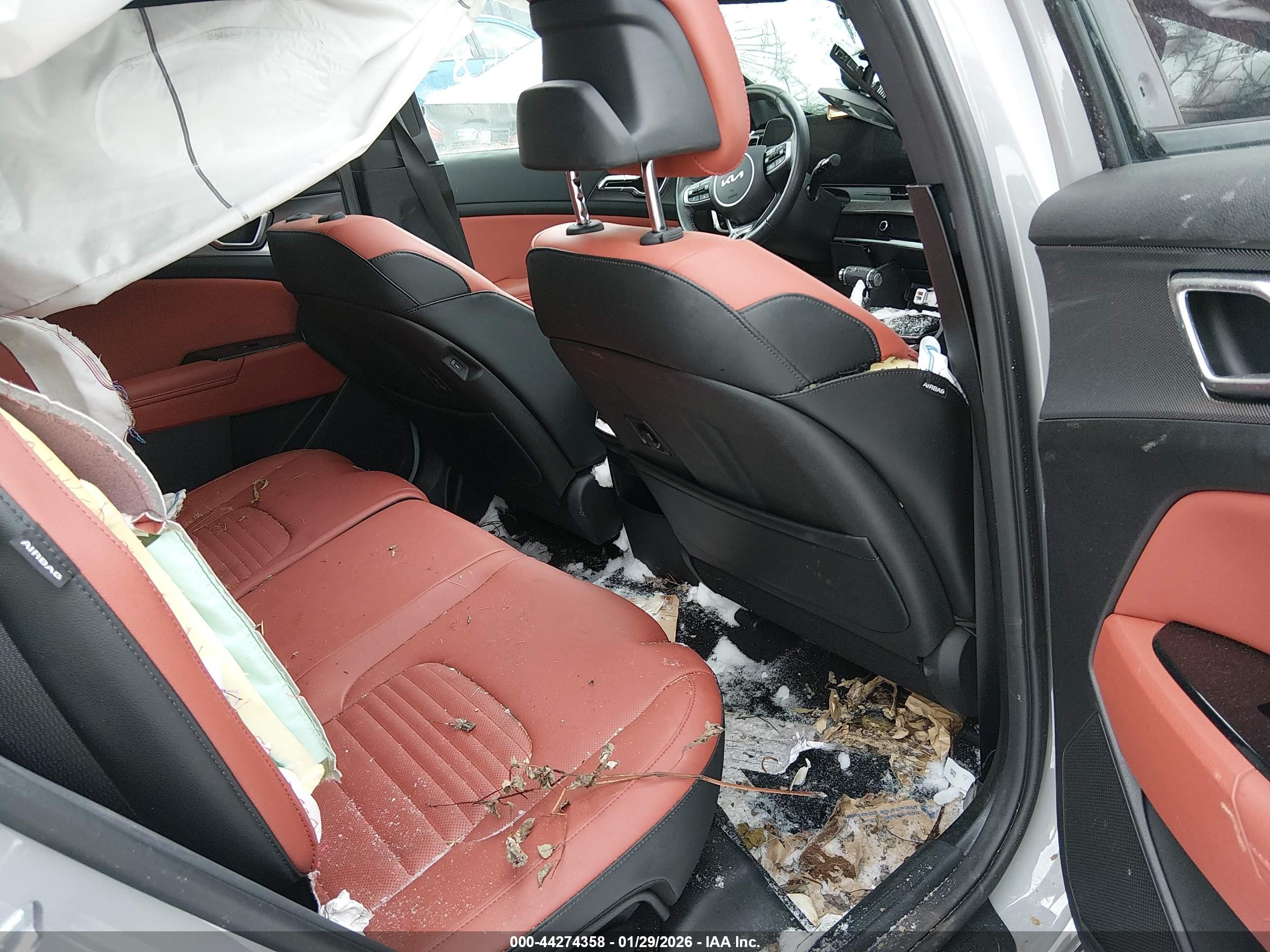 KIA SPORTAGE image 8
