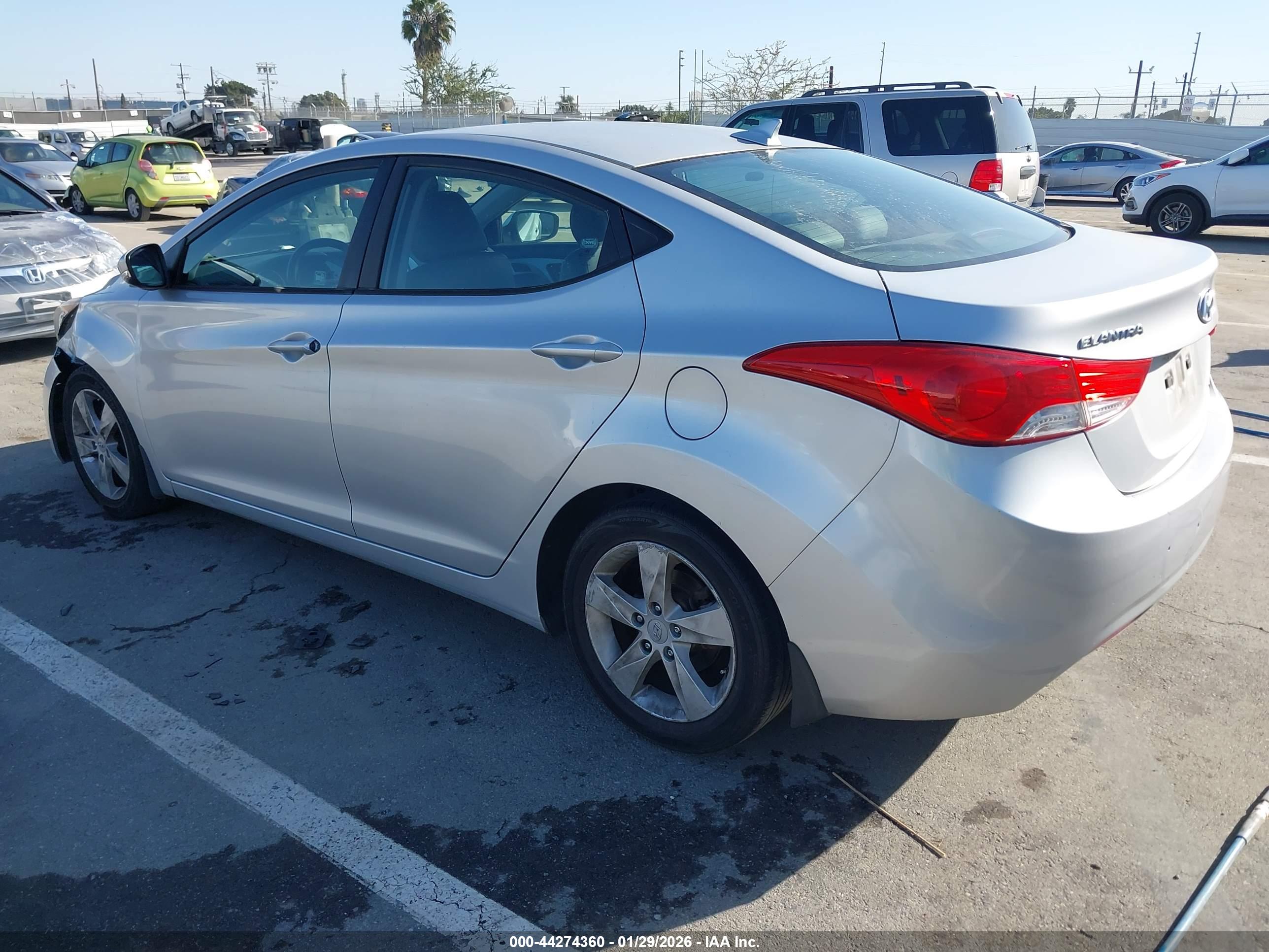 HYUNDAI ELANTRA image 3