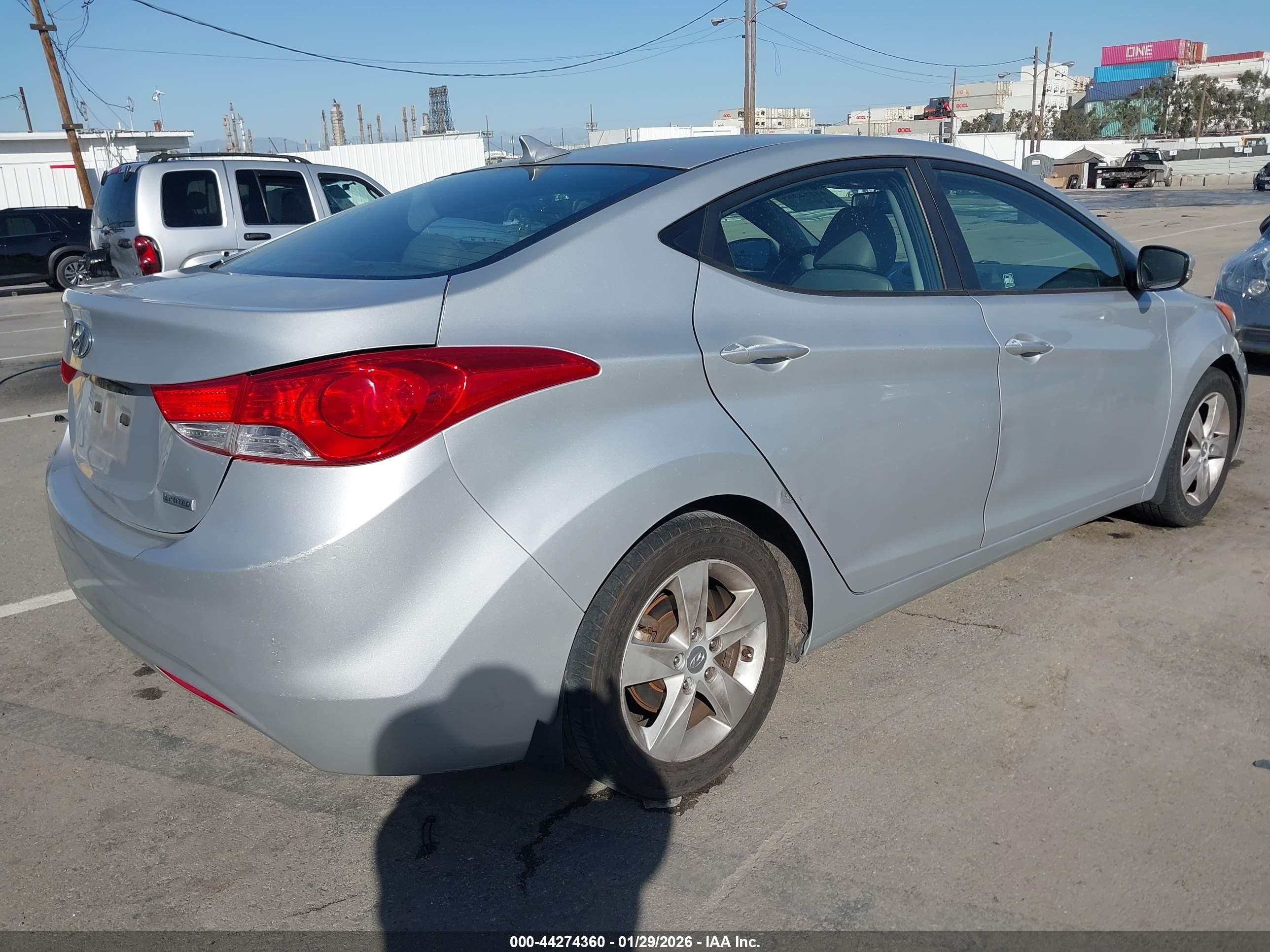 HYUNDAI ELANTRA image 4