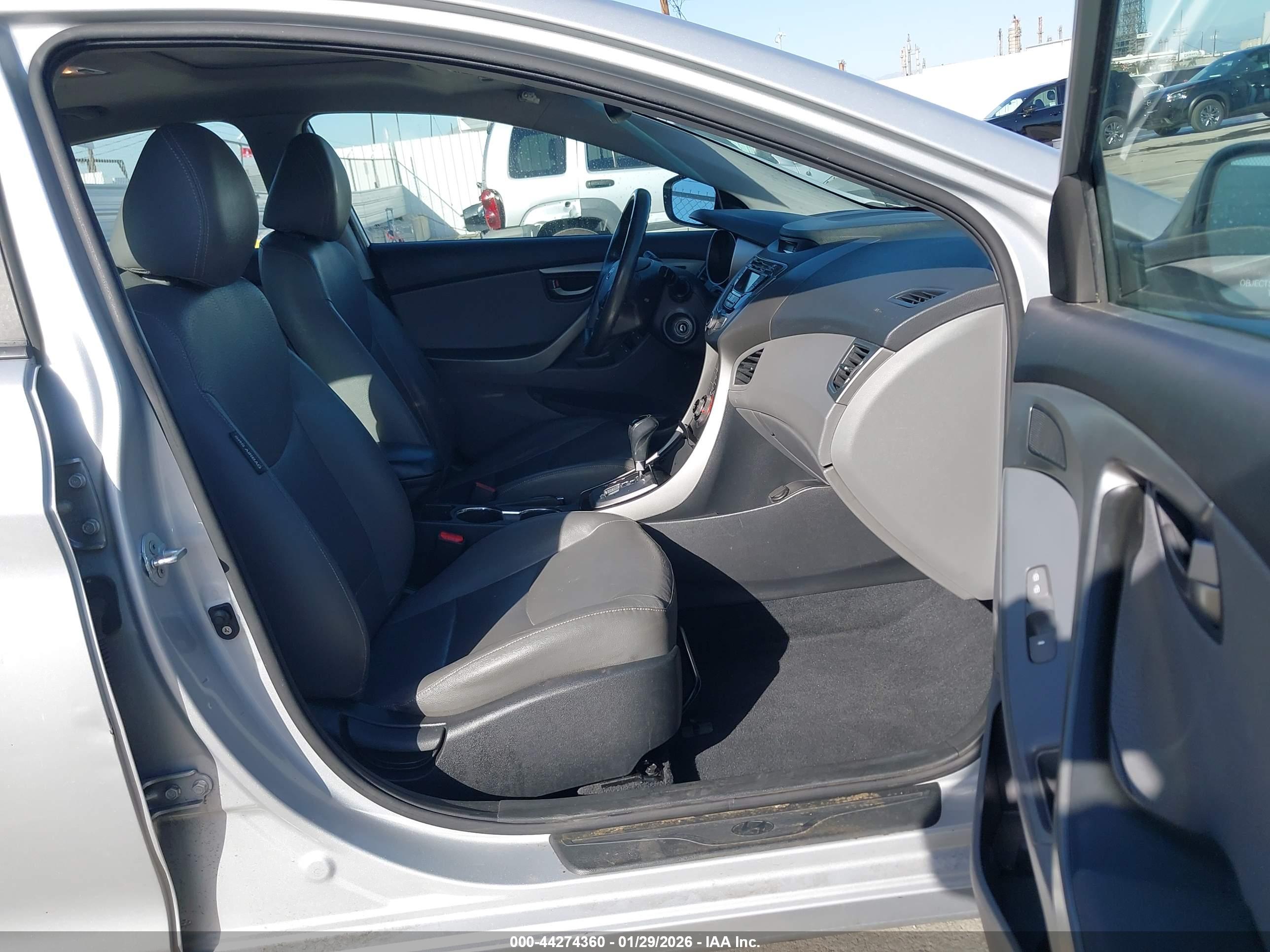 HYUNDAI ELANTRA image 5