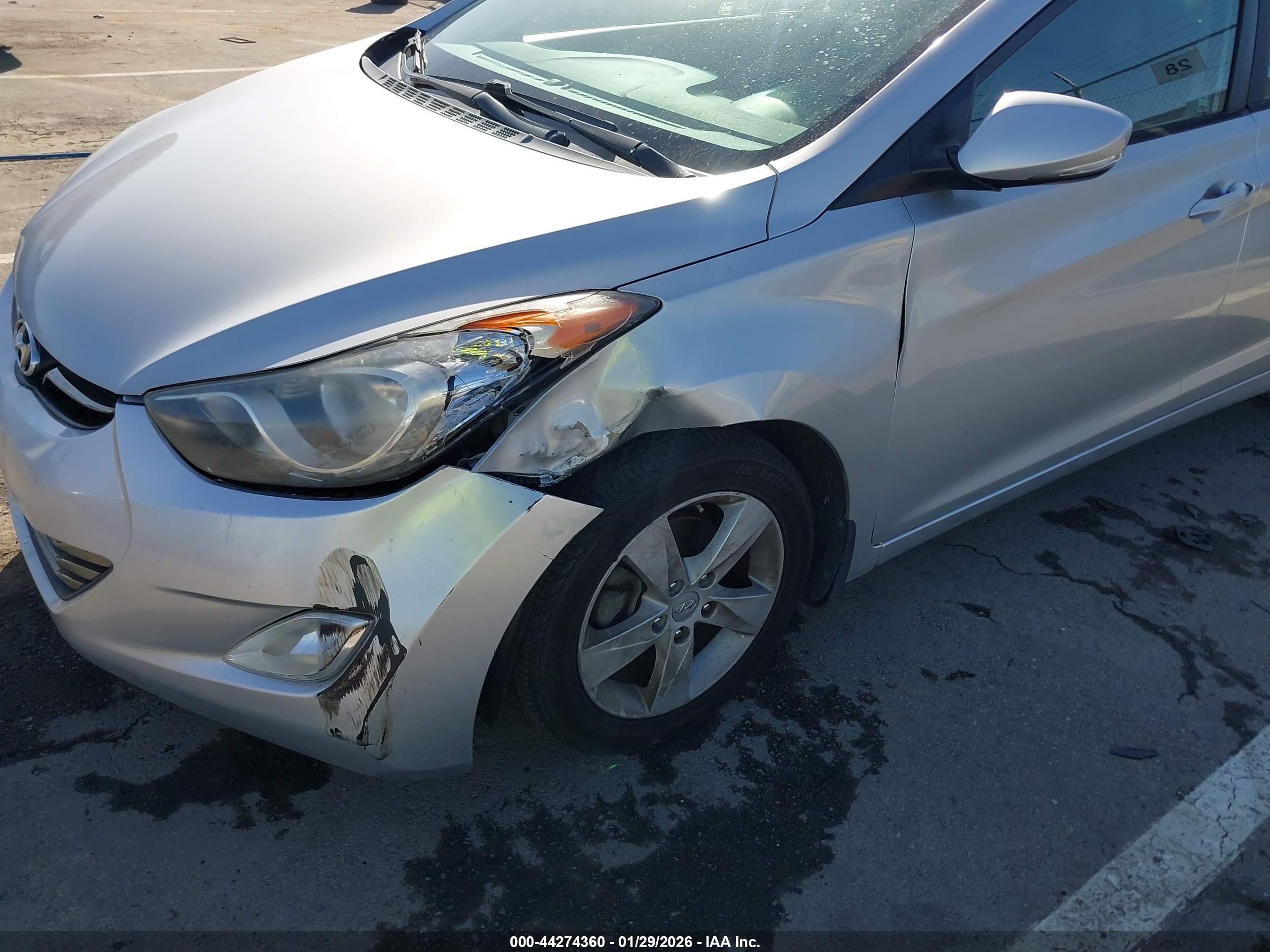 HYUNDAI ELANTRA image 6