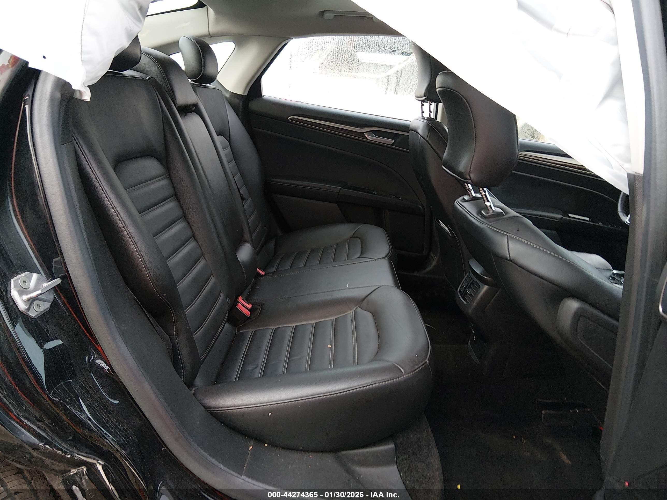 FORD FUSION image 8