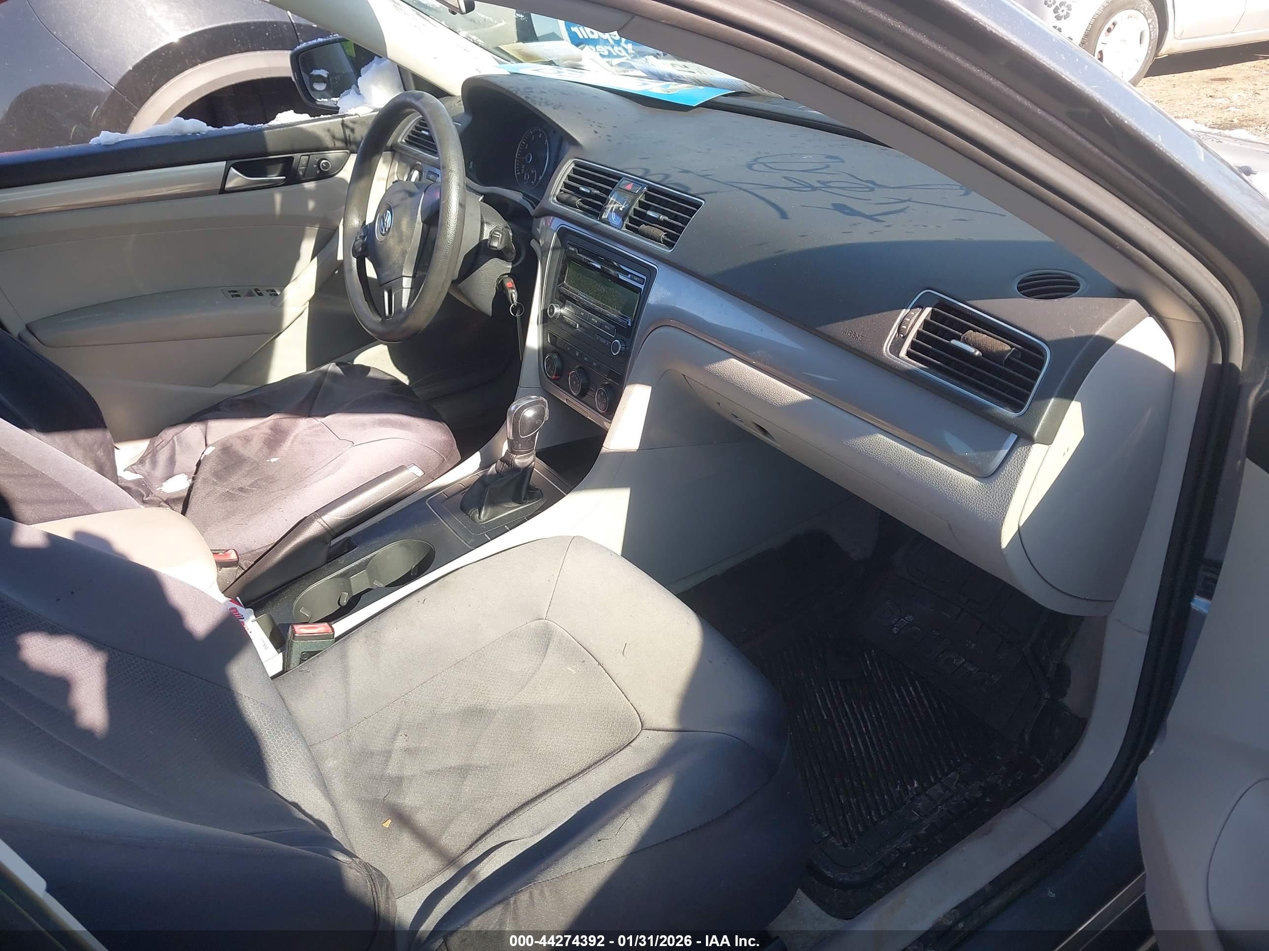 VOLKSWAGEN PASSAT image 5