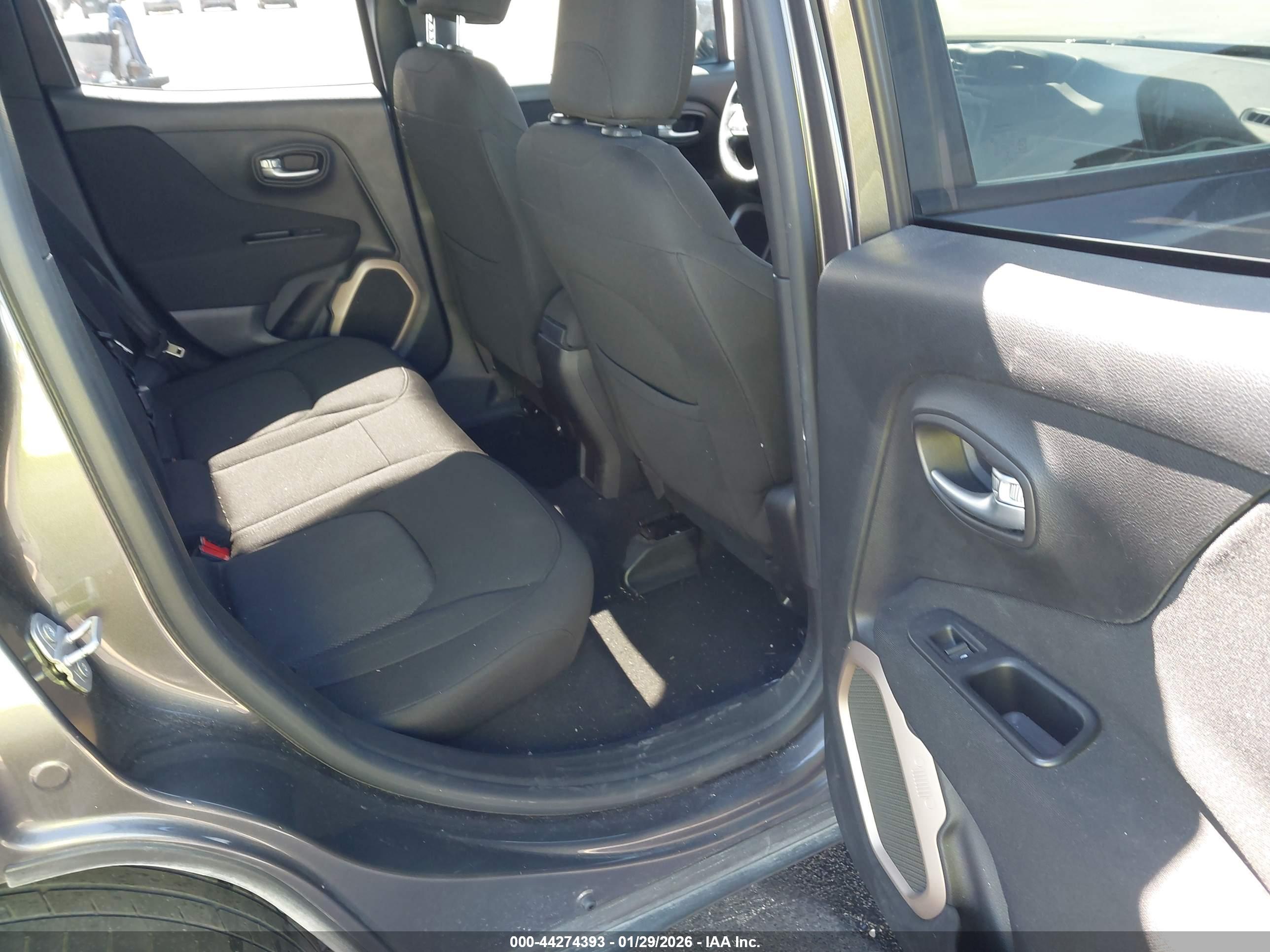 JEEP RENEGADE image 8