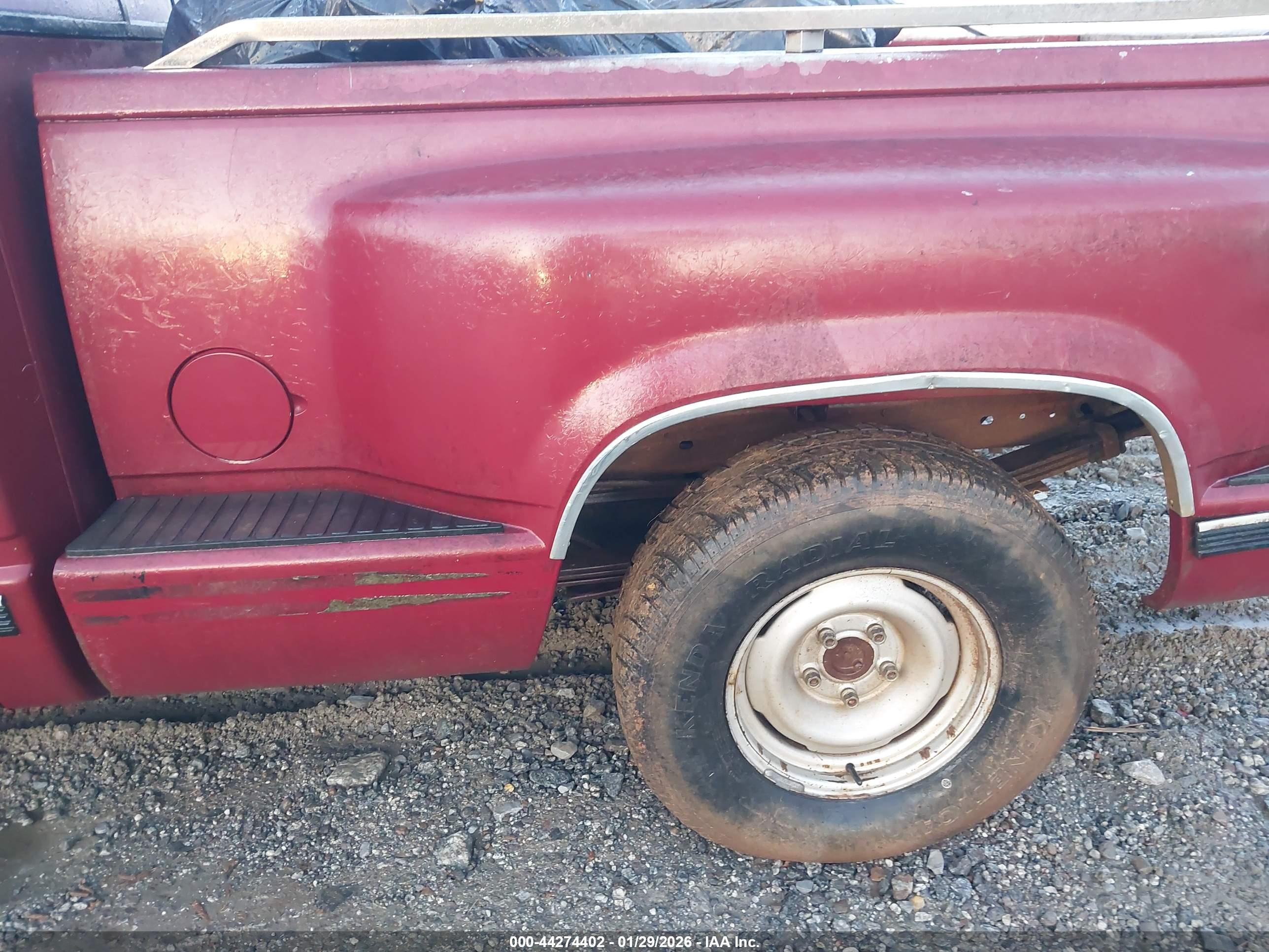 CHEVROLET GMT-400 image 6