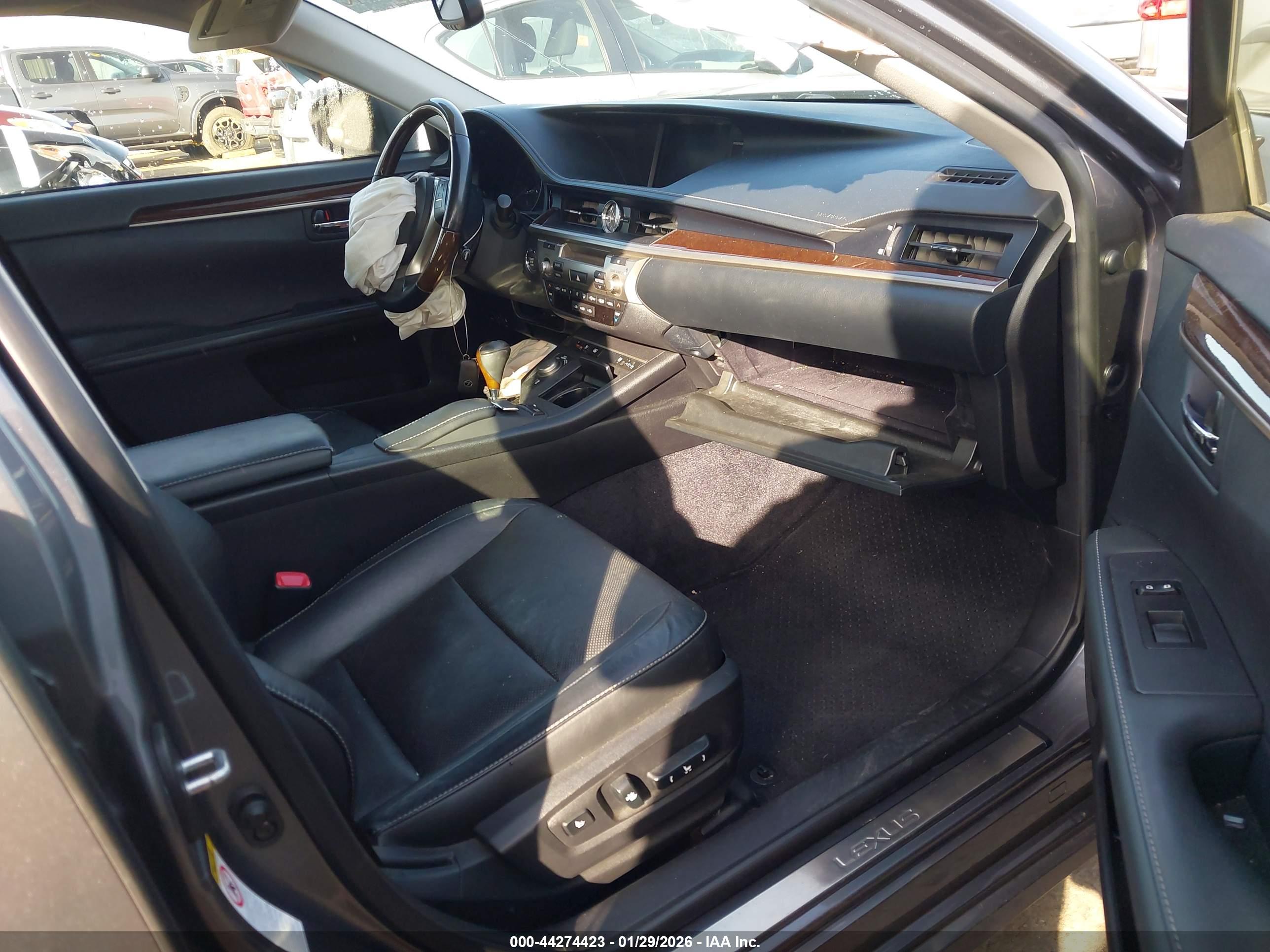 LEXUS ES image 5