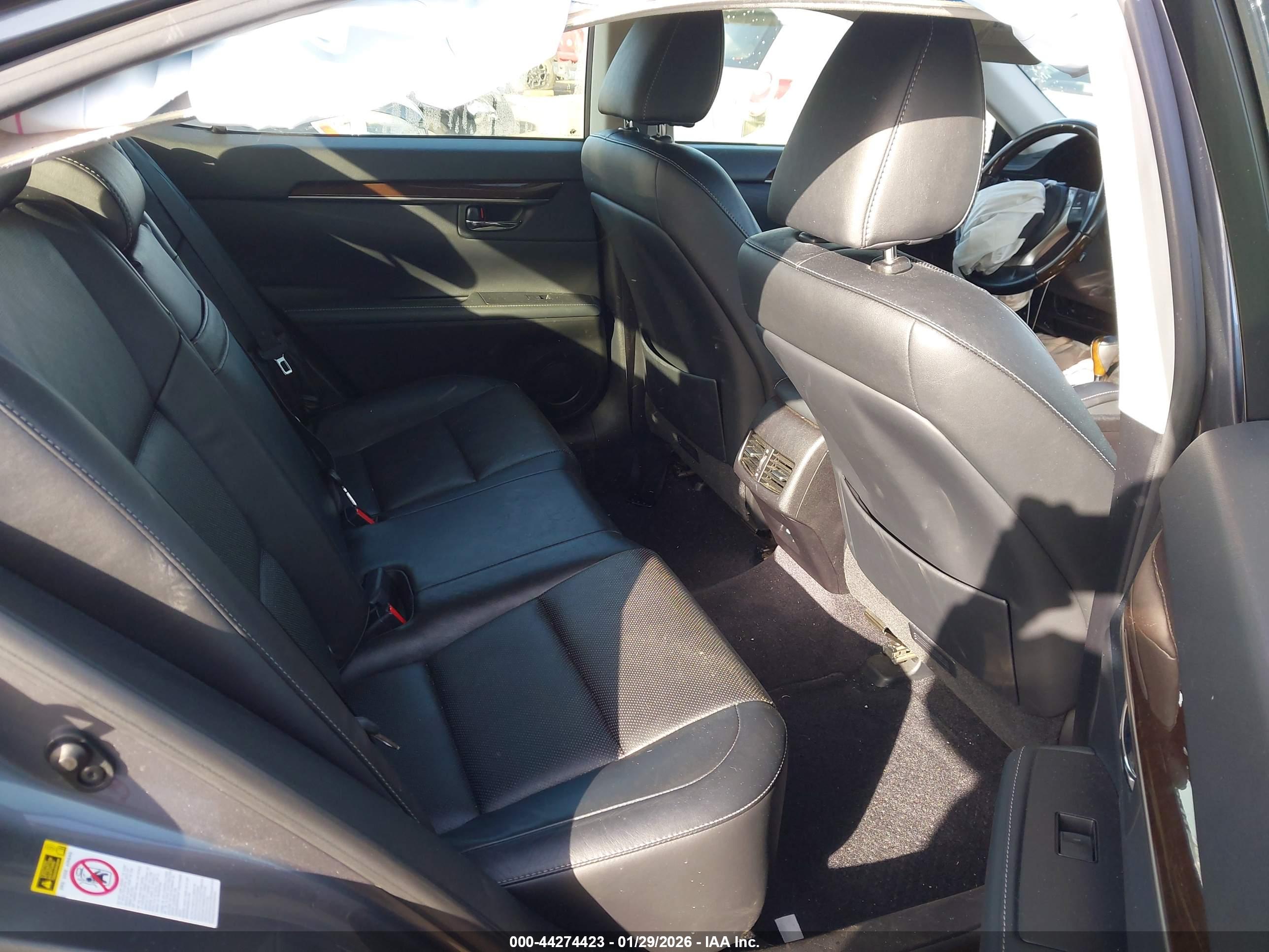 LEXUS ES image 8