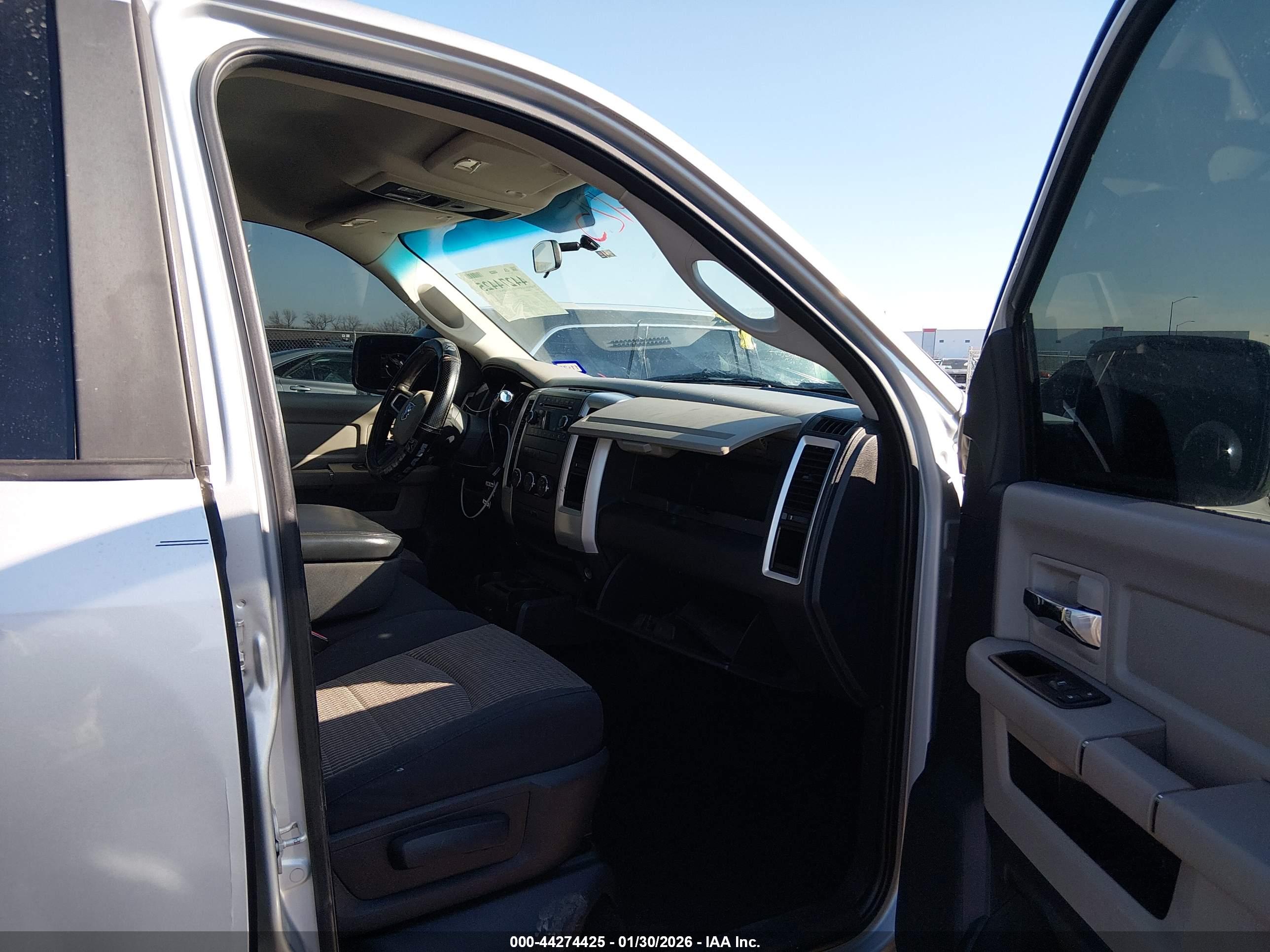 DODGE RAM image 5