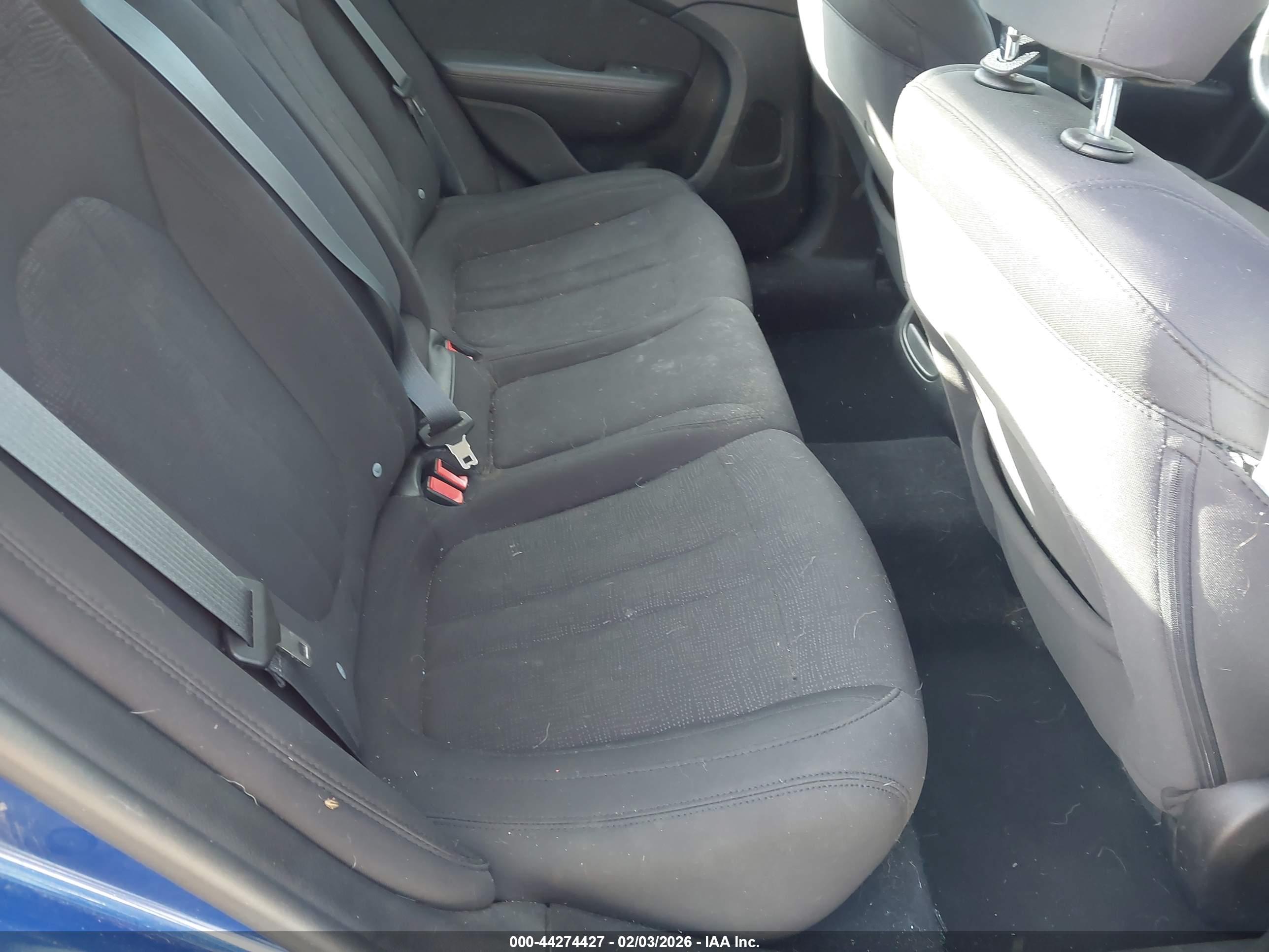 CHRYSLER 200 image 8