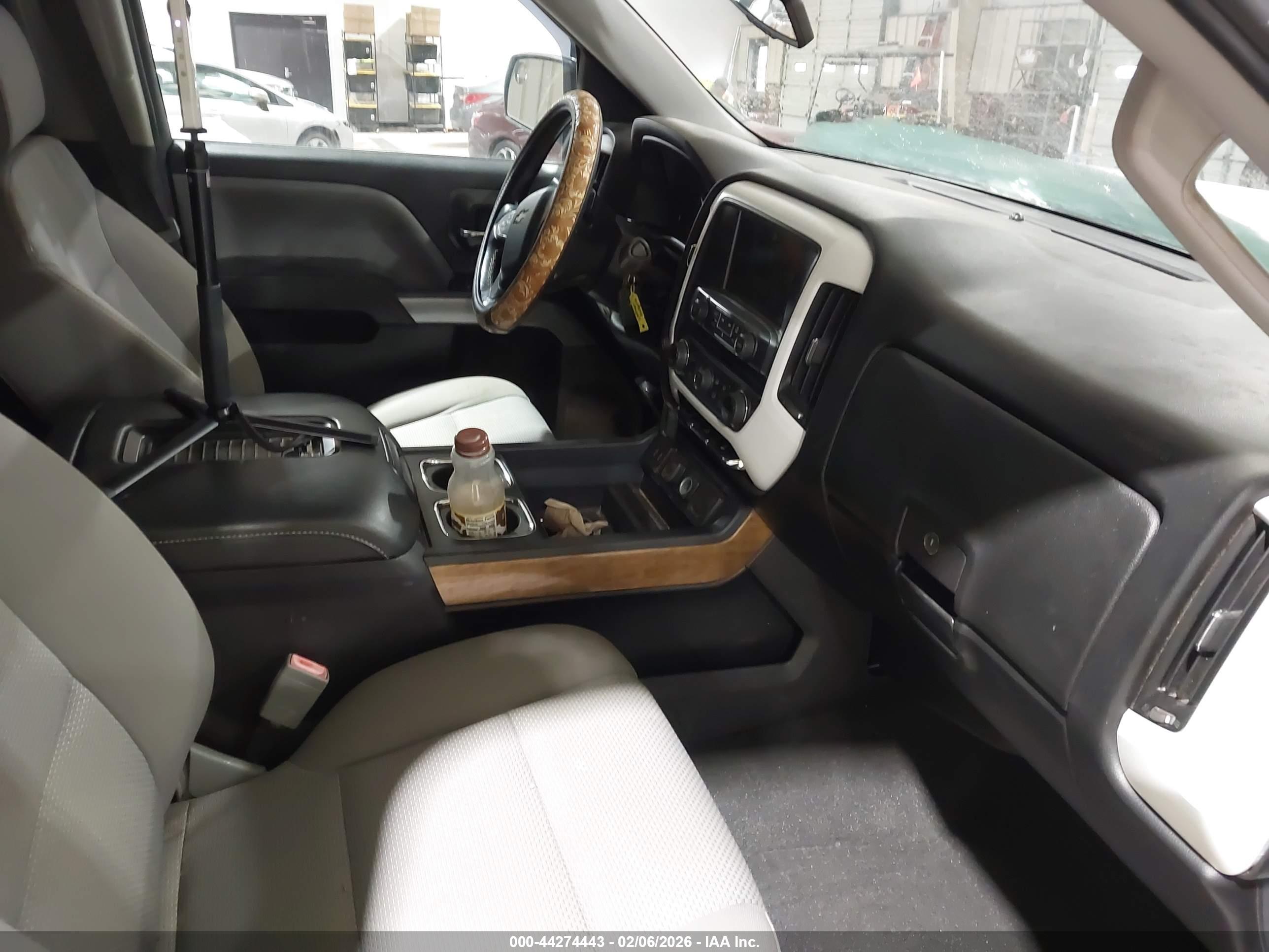 CHEVROLET SILVERADO image 5
