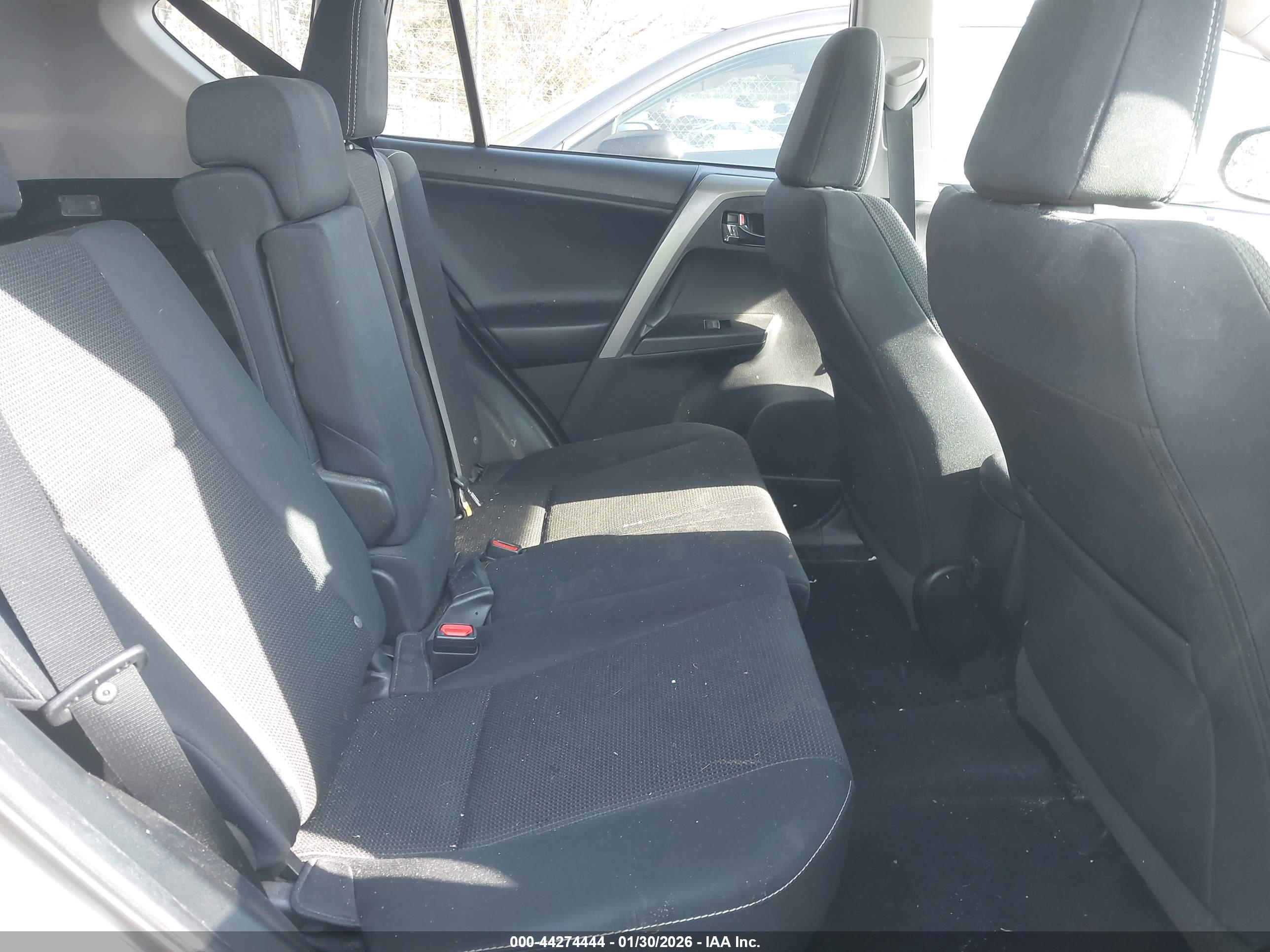 TOYOTA RAV4 image 8